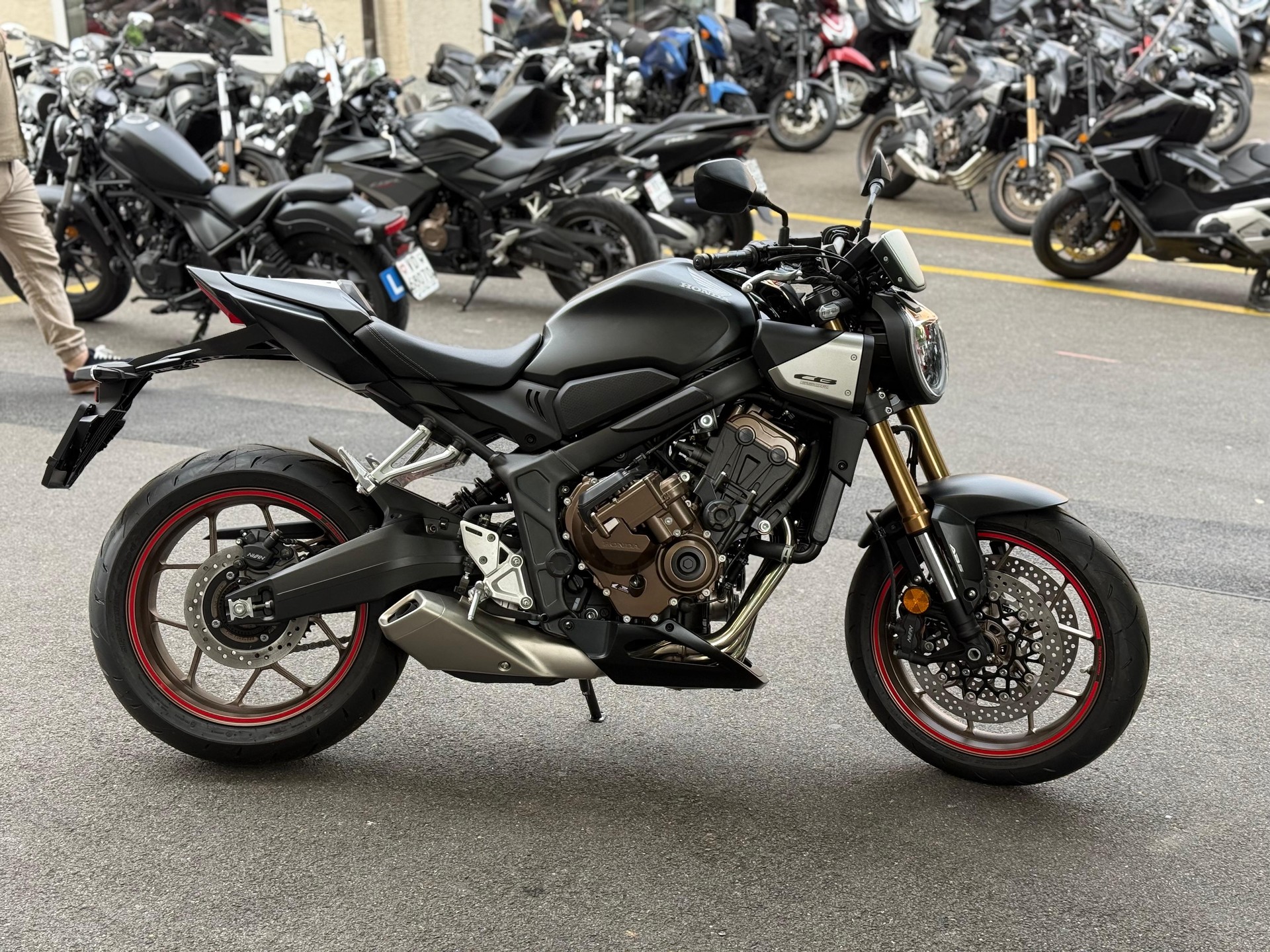 HONDA CB 650 R E-Clutch-showroom-element-3