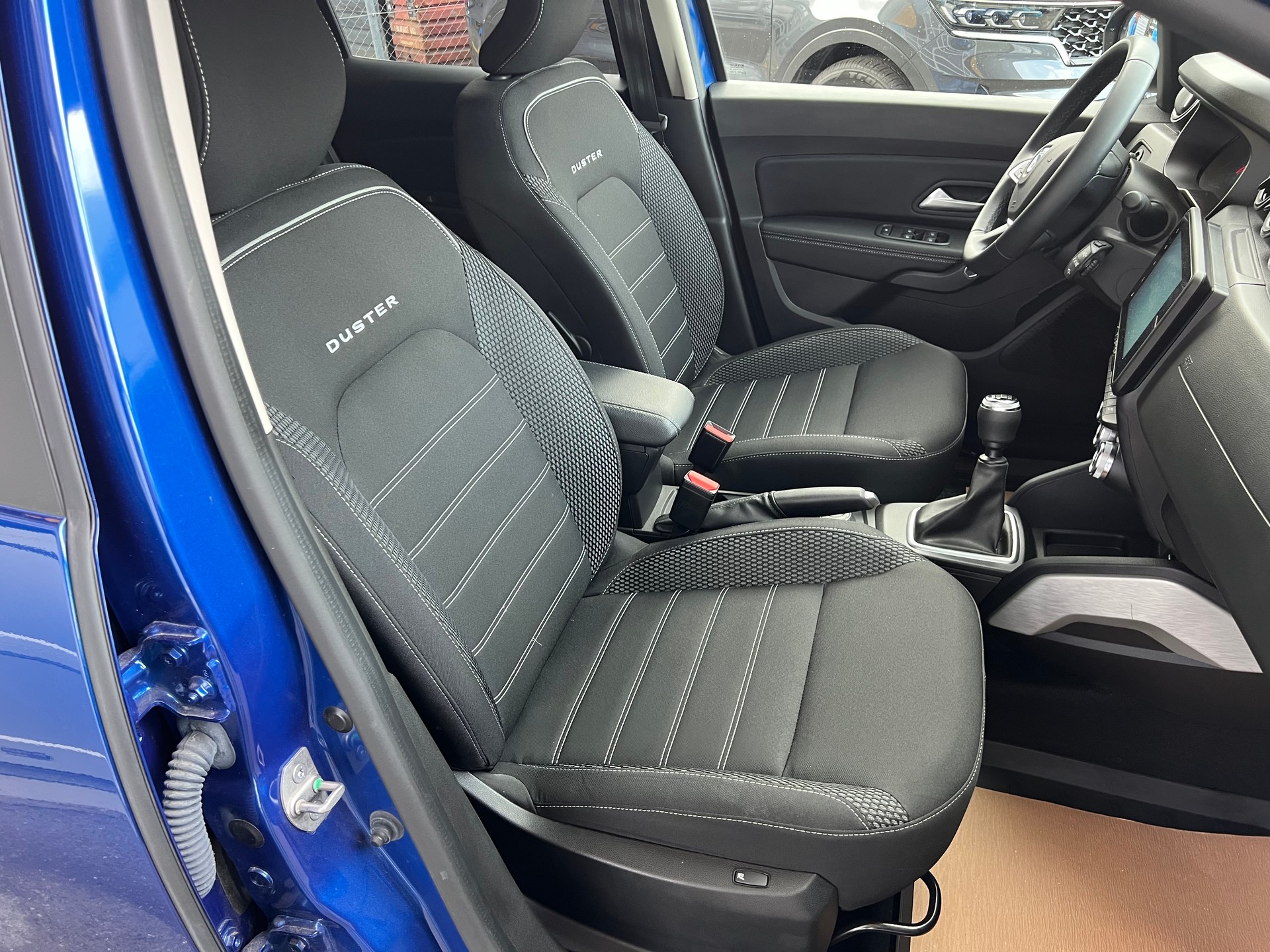 DACIA Duster Blue 1.5 dCi Prestige 4x4 *** Navigation * Front & Heckkamera * Tempomat * 8 fachbereift * 12 / 24 Garantie möglich ***-image-14