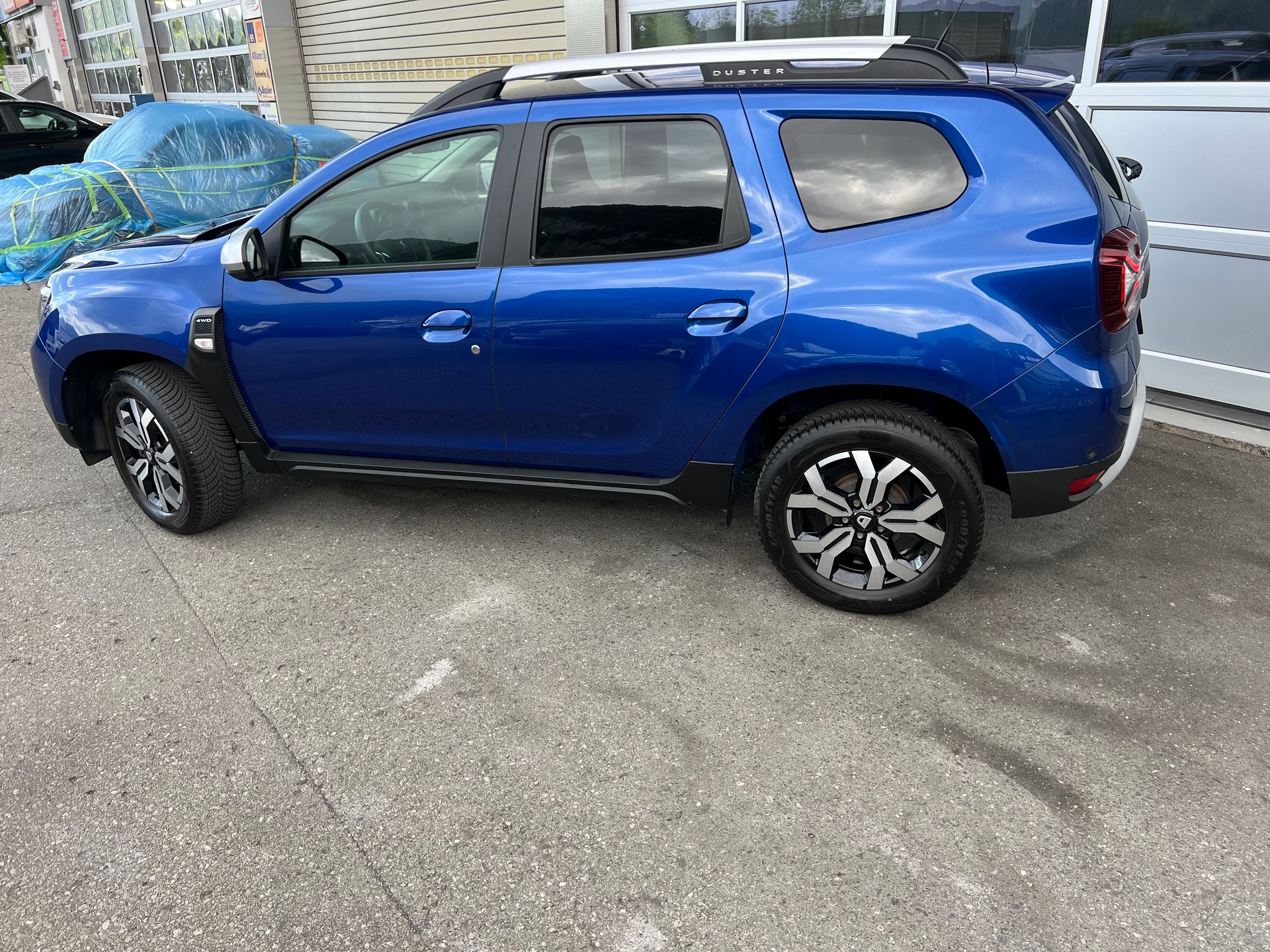 DACIA Duster Blue 1.5 dCi Prestige 4x4 *** Navigation * Front & Heckkamera * Tempomat * 8 fachbereift * 12 / 24 Garantie möglich ***-image-4