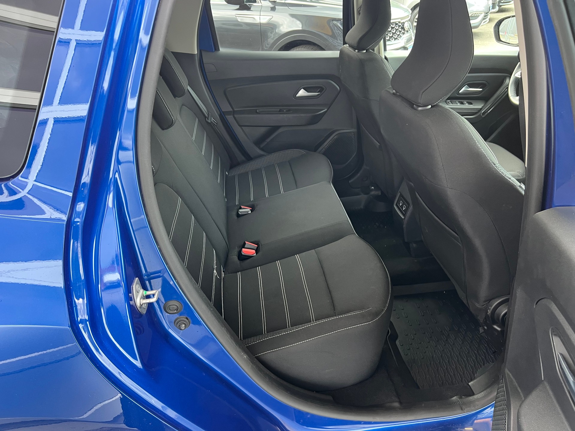 DACIA Duster Blue 1.5 dCi Prestige 4x4 *** Navigation * Front & Heckkamera * Tempomat * 8 fachbereift * 12 / 24 Garantie möglich ***-image-11