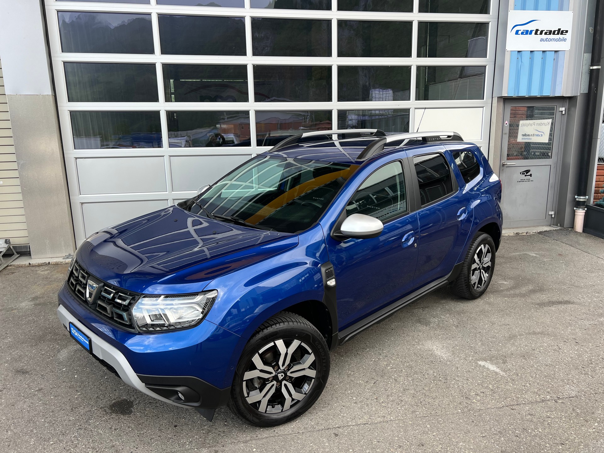 DACIA Duster Blue 1.5 dCi Prestige 4x4 *** Navigation * Front & Heckkamera * Tempomat * 8 fachbereift * 12 / 24 Garantie möglich ***-showroom-element-1