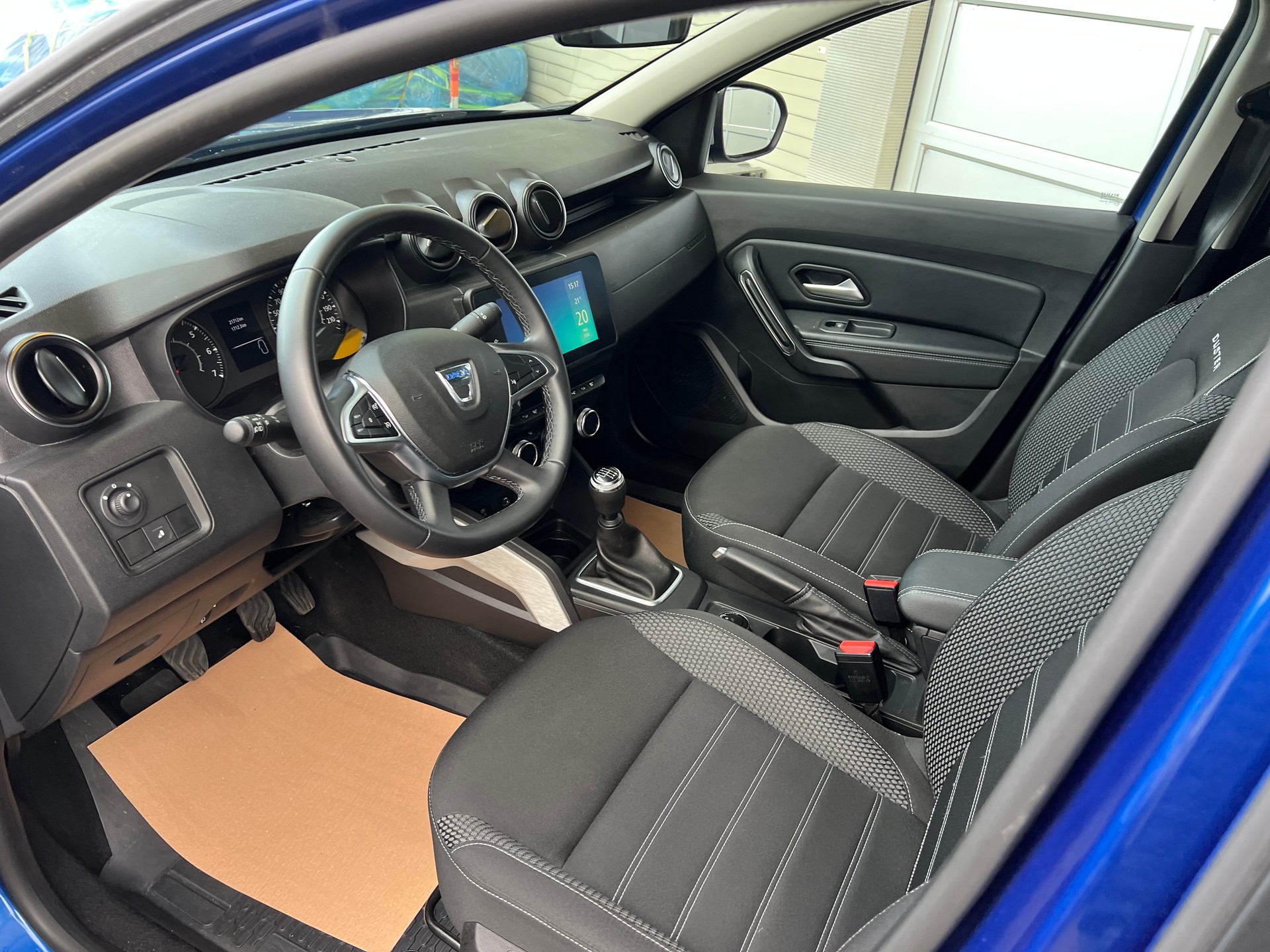DACIA Duster Blue 1.5 dCi Prestige 4x4 *** Navigation * Front & Heckkamera * Tempomat * 8 fachbereift * 12 / 24 Garantie möglich ***-image-17