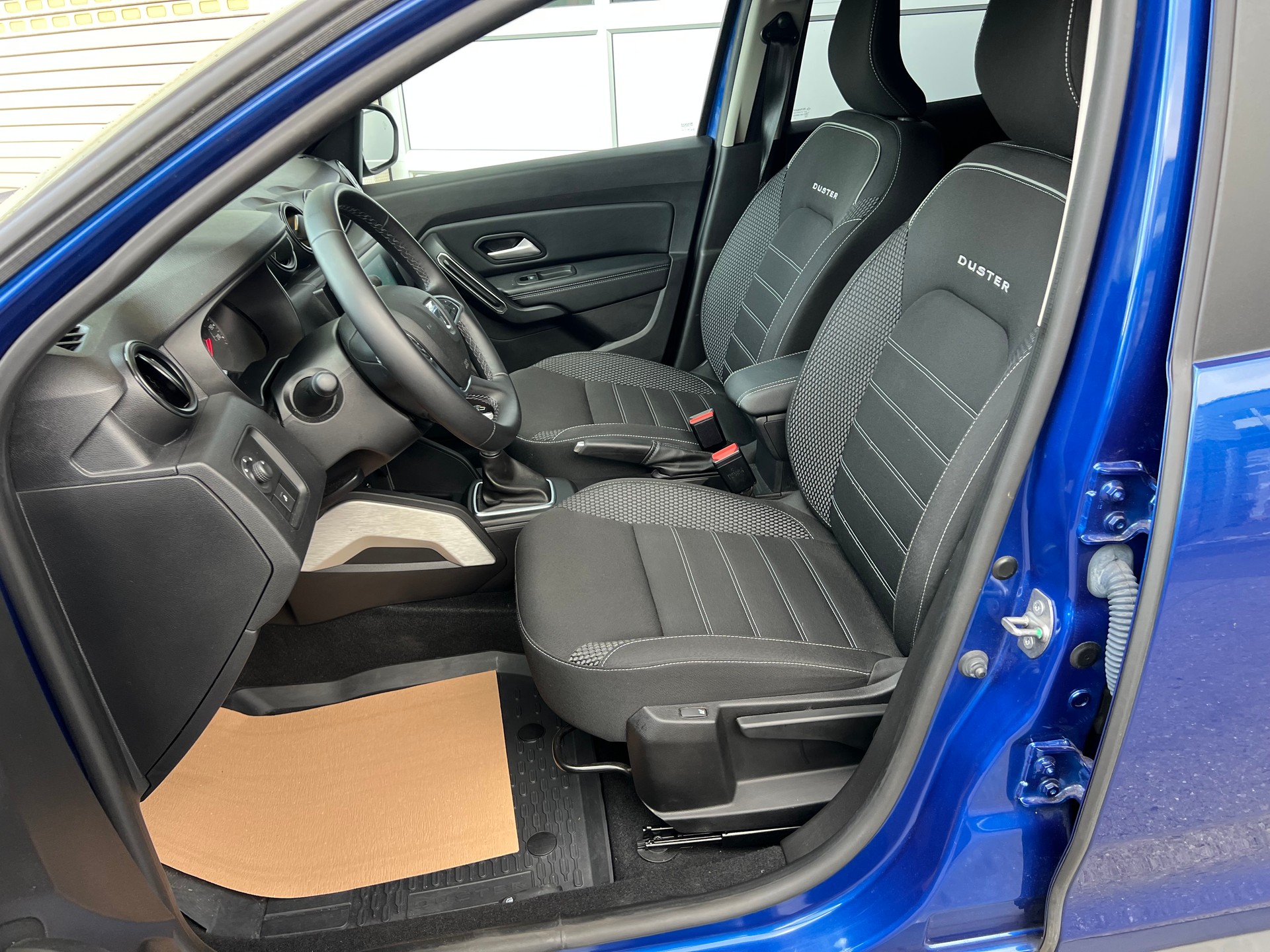 DACIA Duster Blue 1.5 dCi Prestige 4x4 *** Navigation * Front & Heckkamera * Tempomat * 8 fachbereift * 12 / 24 Garantie möglich ***-image-16