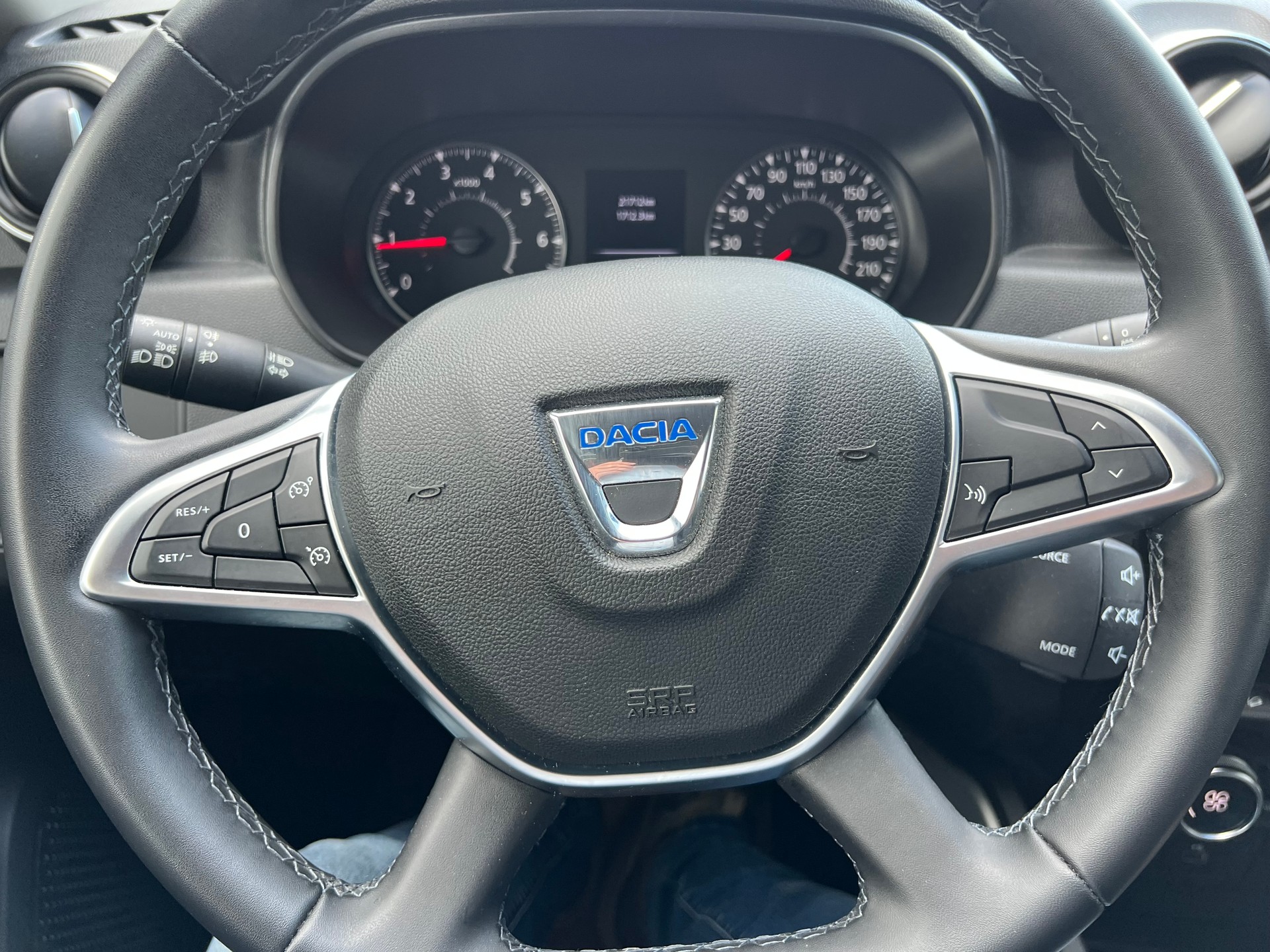 DACIA Duster Blue 1.5 dCi Prestige 4x4 *** Navigation * Front & Heckkamera * Tempomat * 8 fachbereift * 12 / 24 Garantie möglich ***-image-27