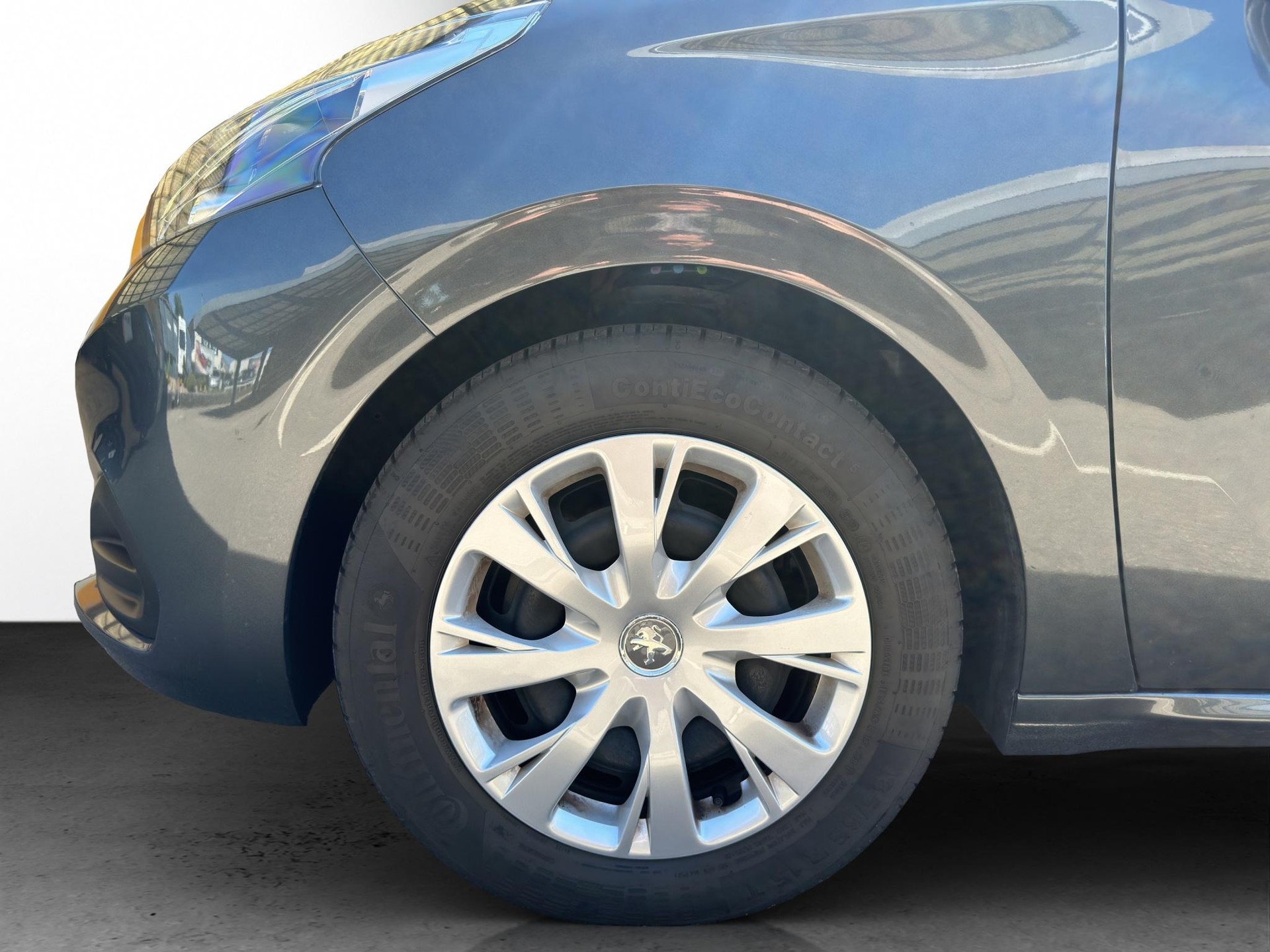 PEUGEOT 208 1.2 PureTech Allure S/S-image-15