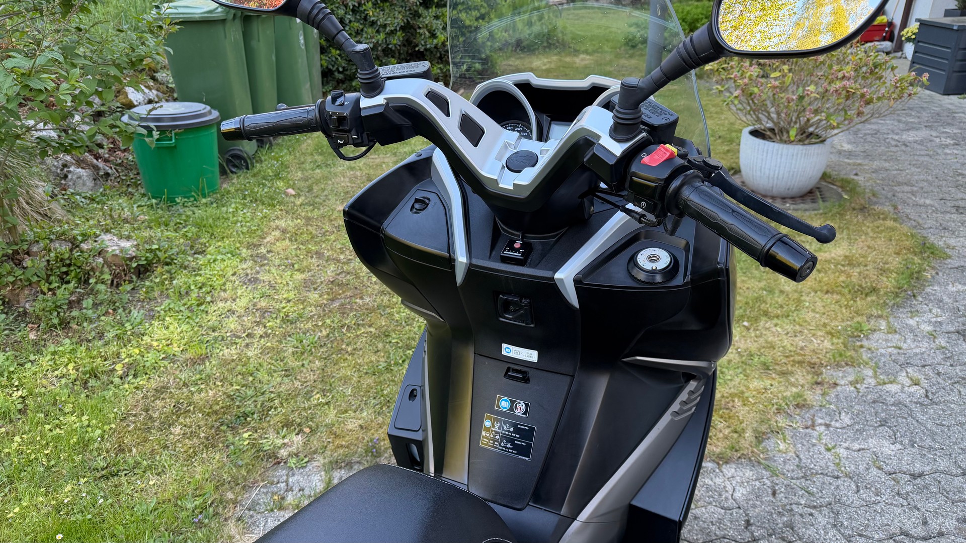 KAWASAKI J 300 SE ABS-image-4