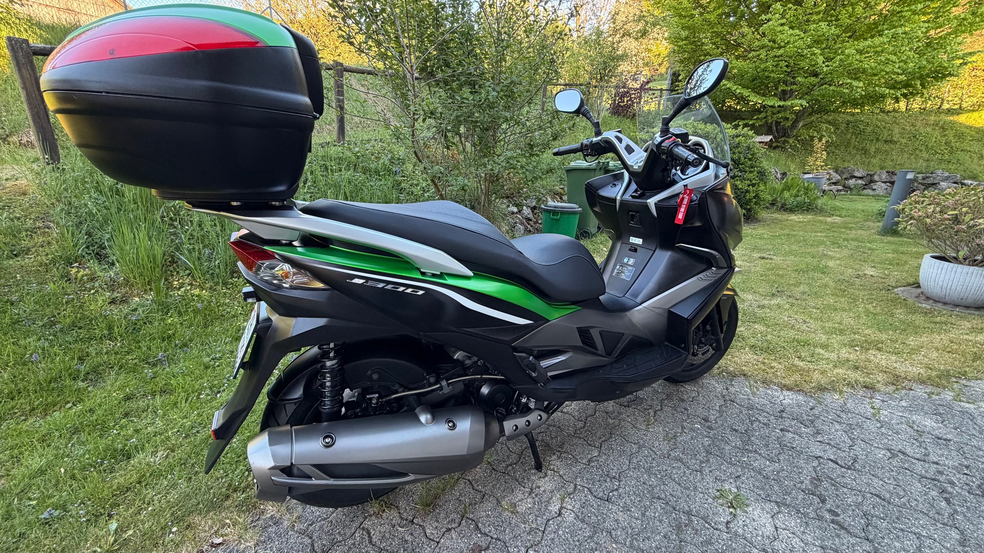 KAWASAKI J 300 SE ABS-image-7