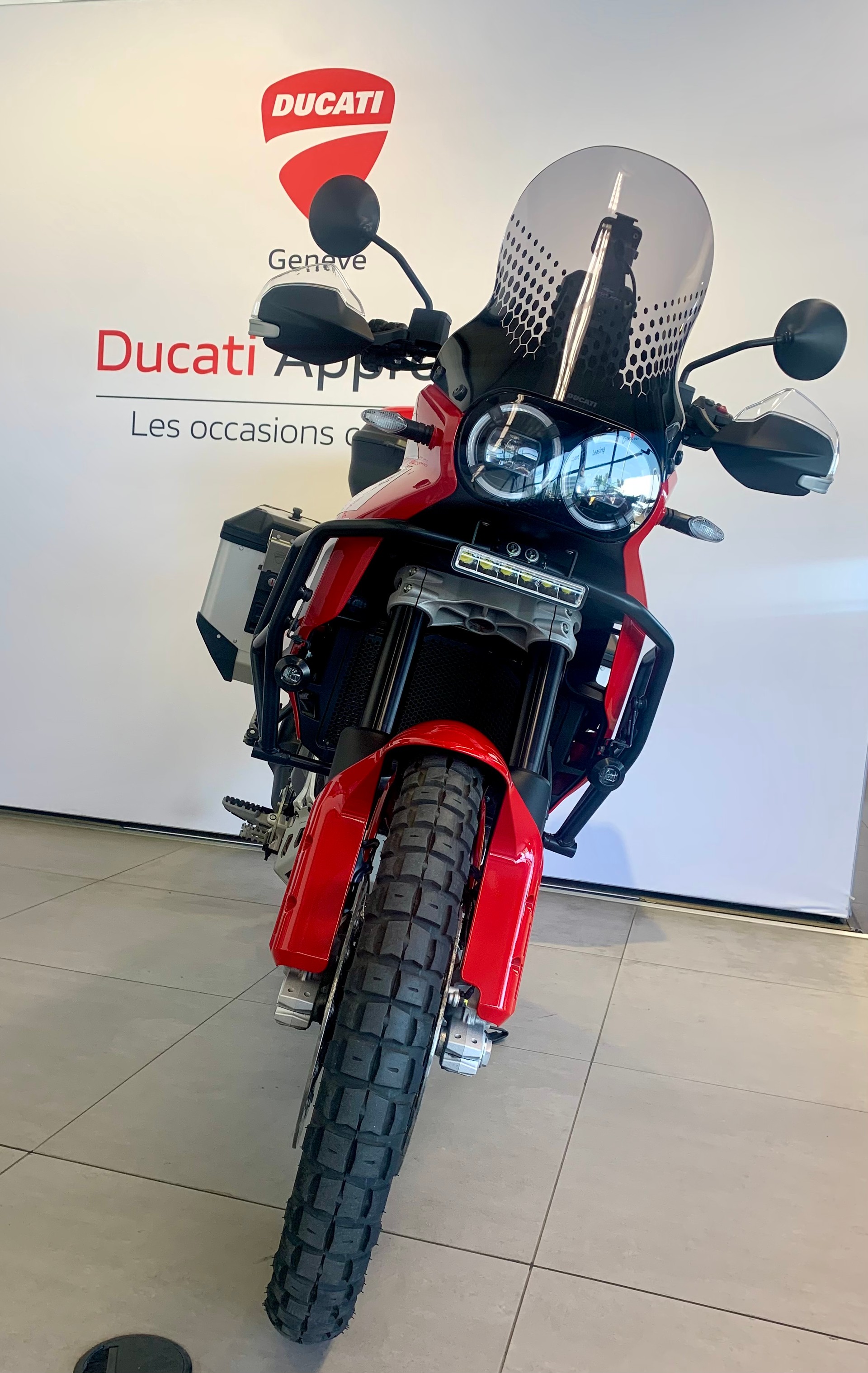 DUCATI Desert X-showroom-element-2