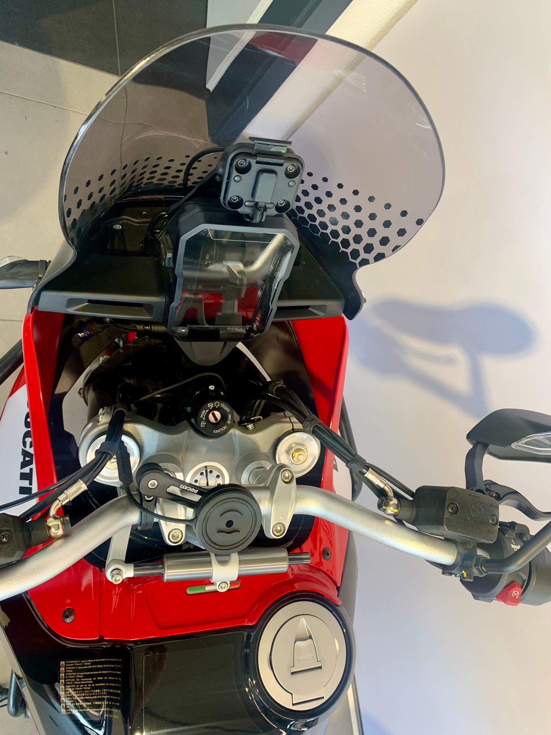 DUCATI Desert X-showroom-element-3