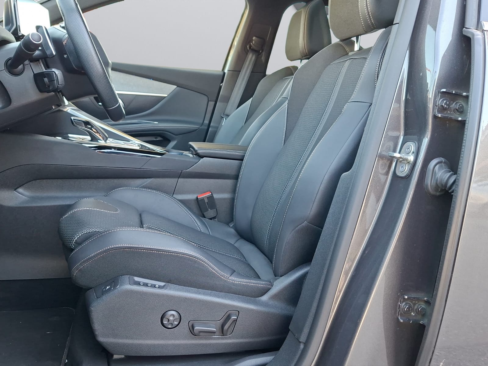 PEUGEOT 5008 1.5 BlueHDi GT EAT8-image-11