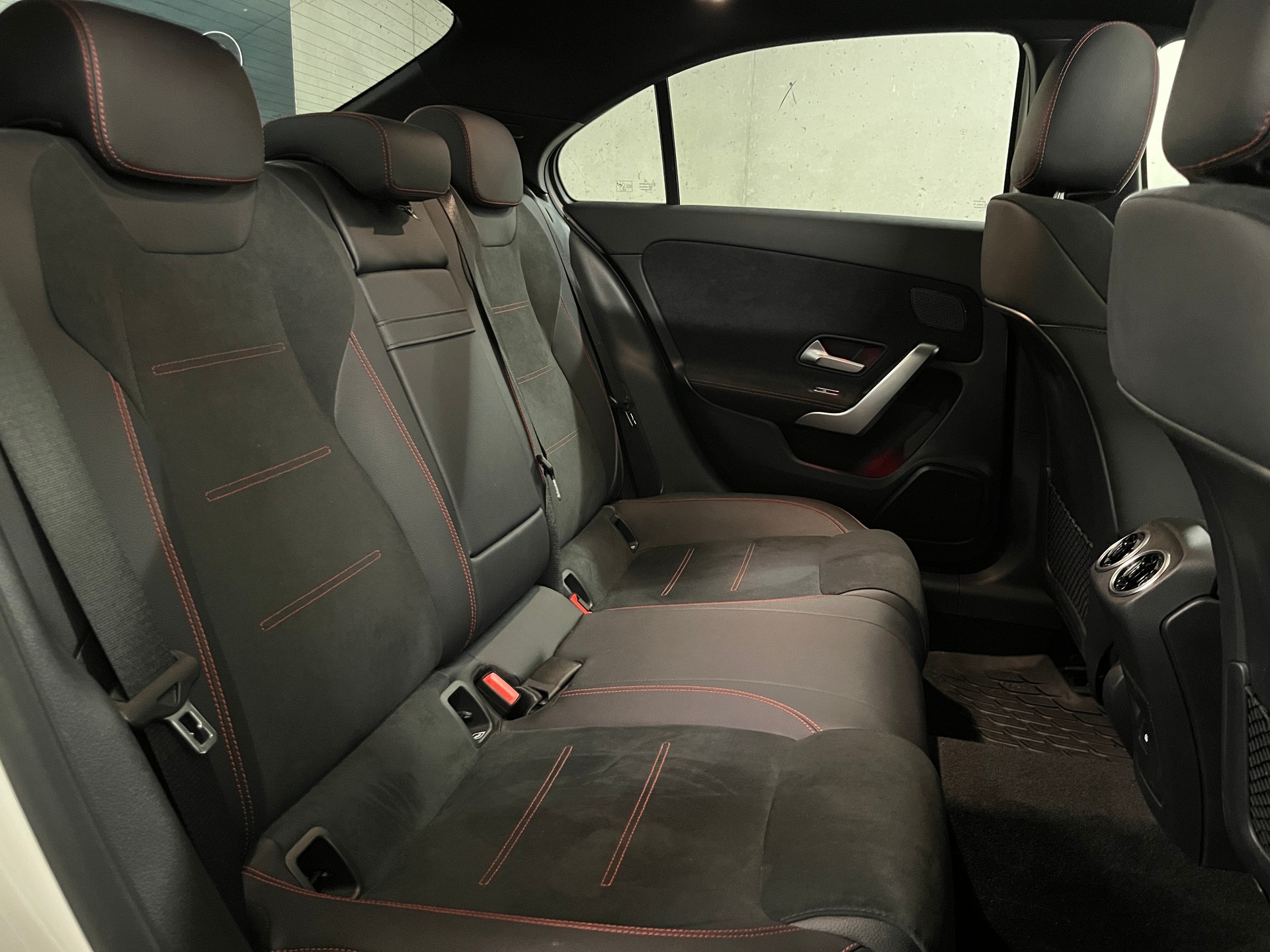 MERCEDES-BENZ A 220 4Matic 8G-DCT-image-15