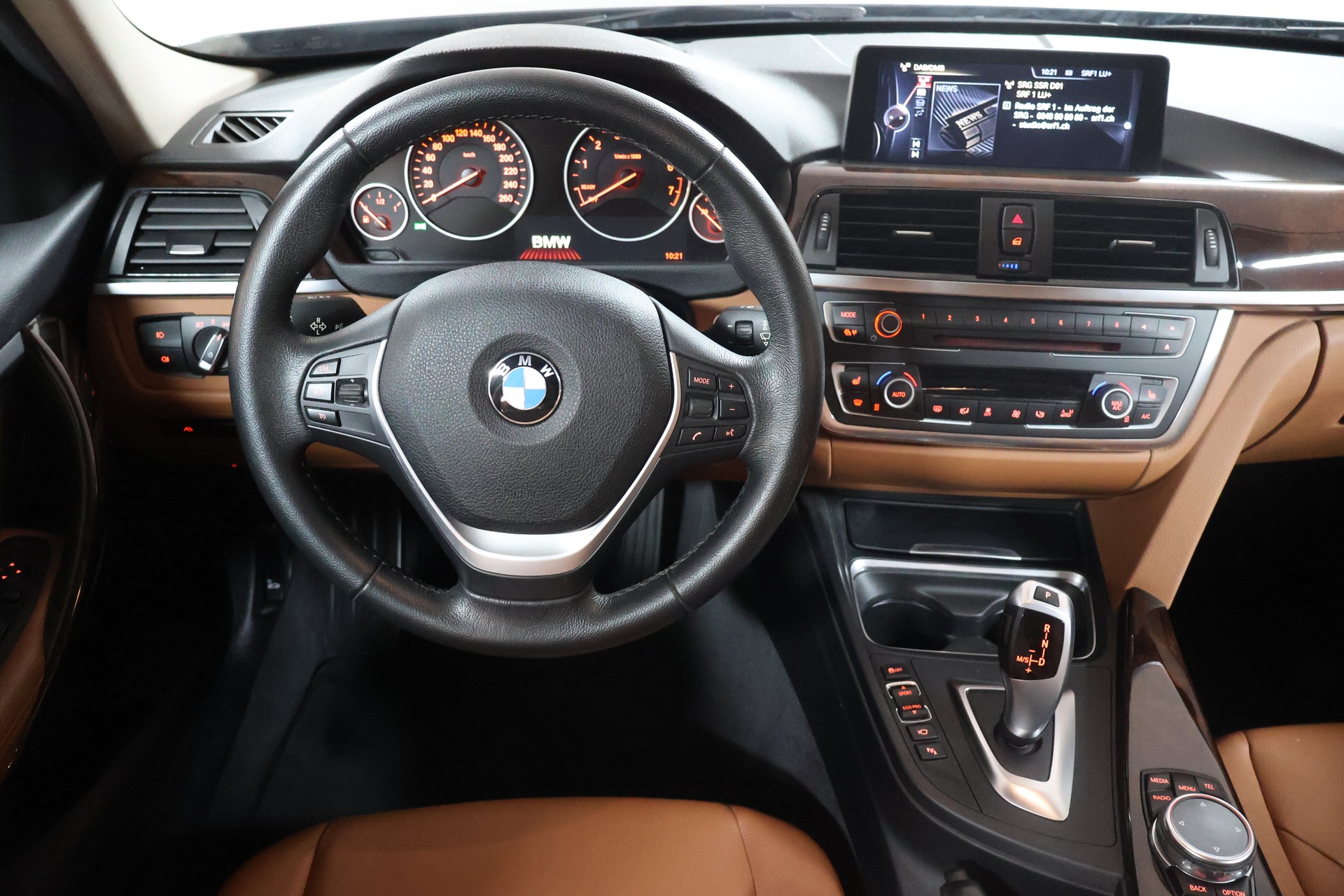 BMW 328i xDrive Touring Luxury Line Steptronic-image-8
