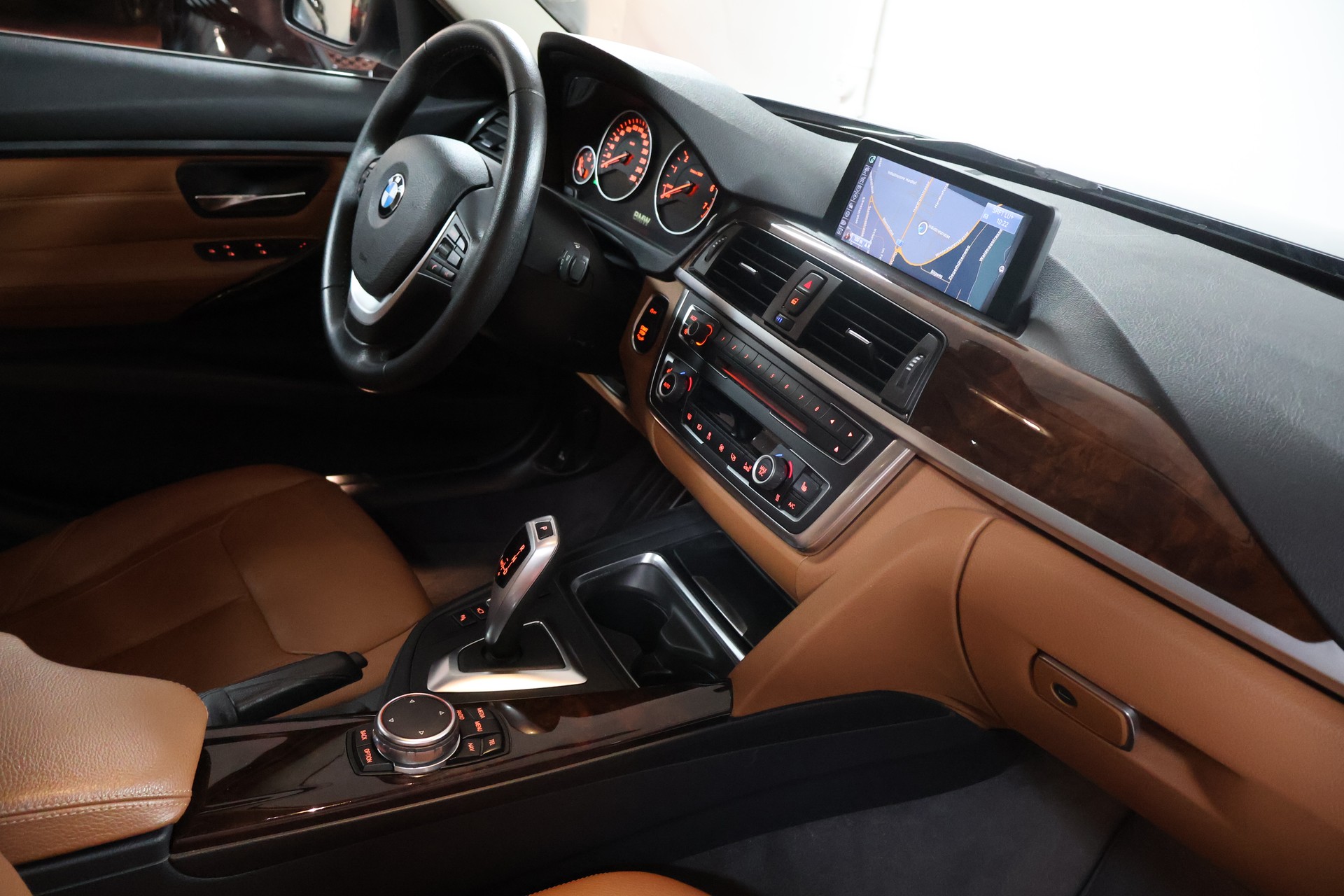 BMW 328i xDrive Touring Luxury Line Steptronic-image-10