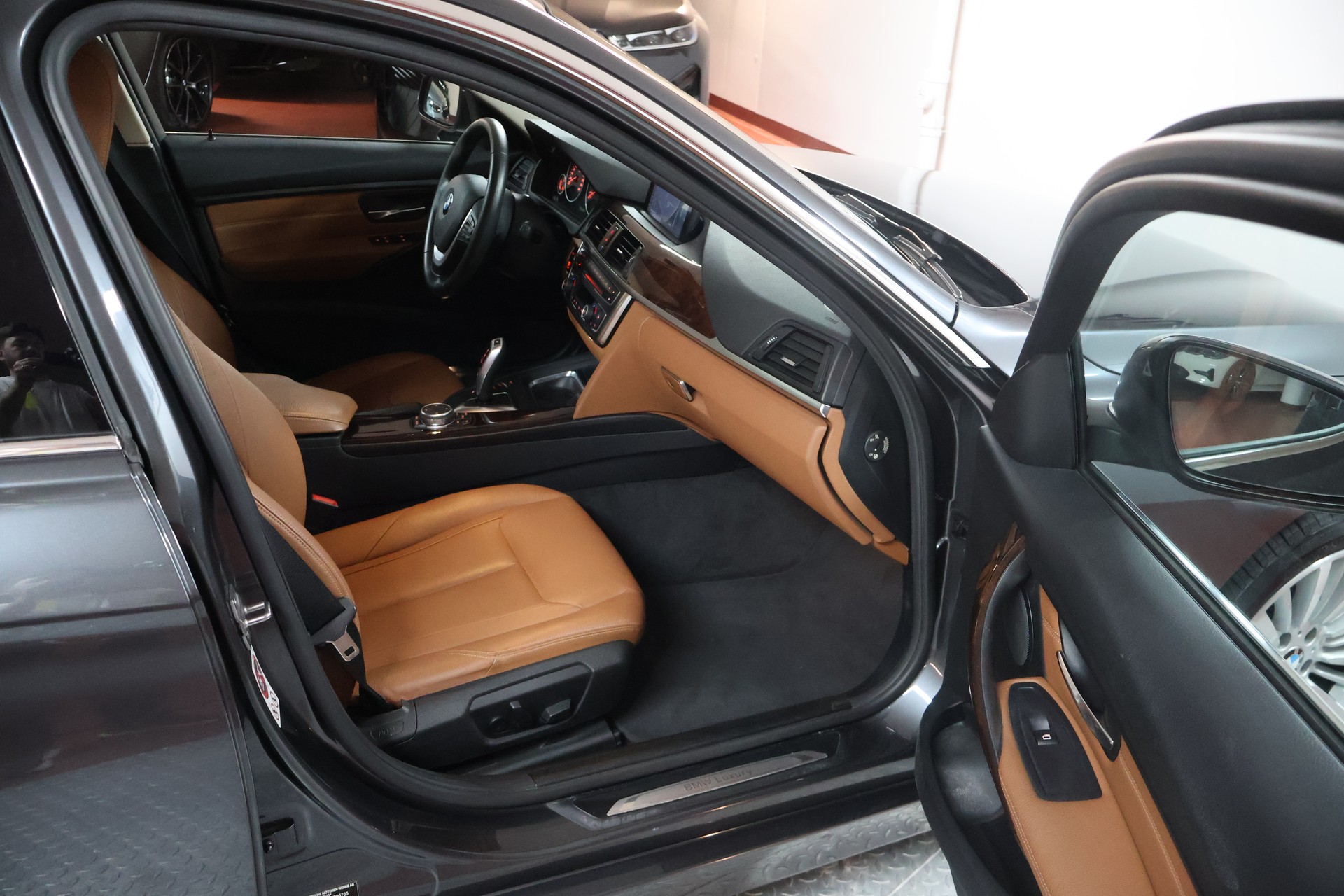 BMW 328i xDrive Touring Luxury Line Steptronic-image-12