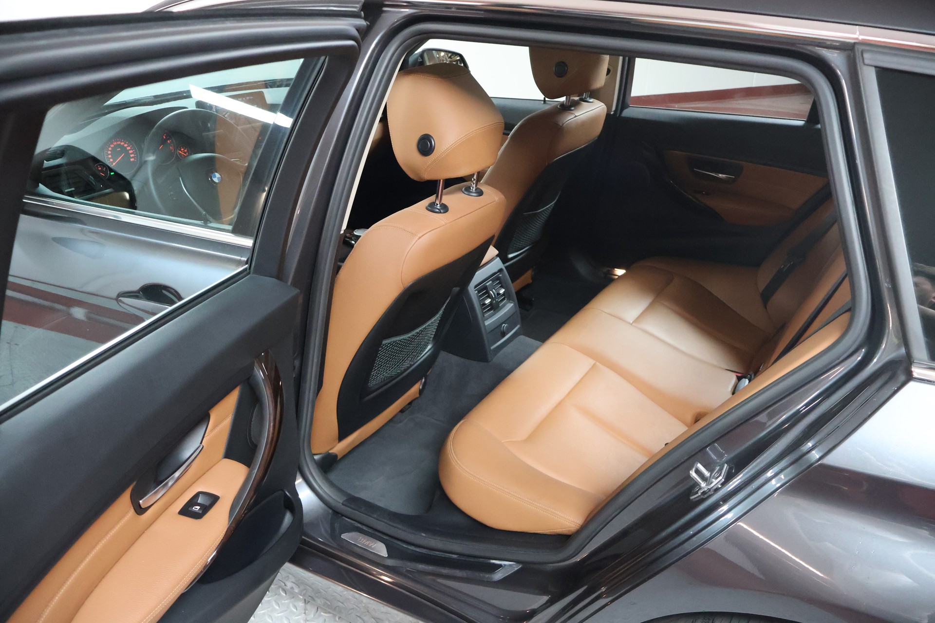BMW 328i xDrive Touring Luxury Line Steptronic-image-15