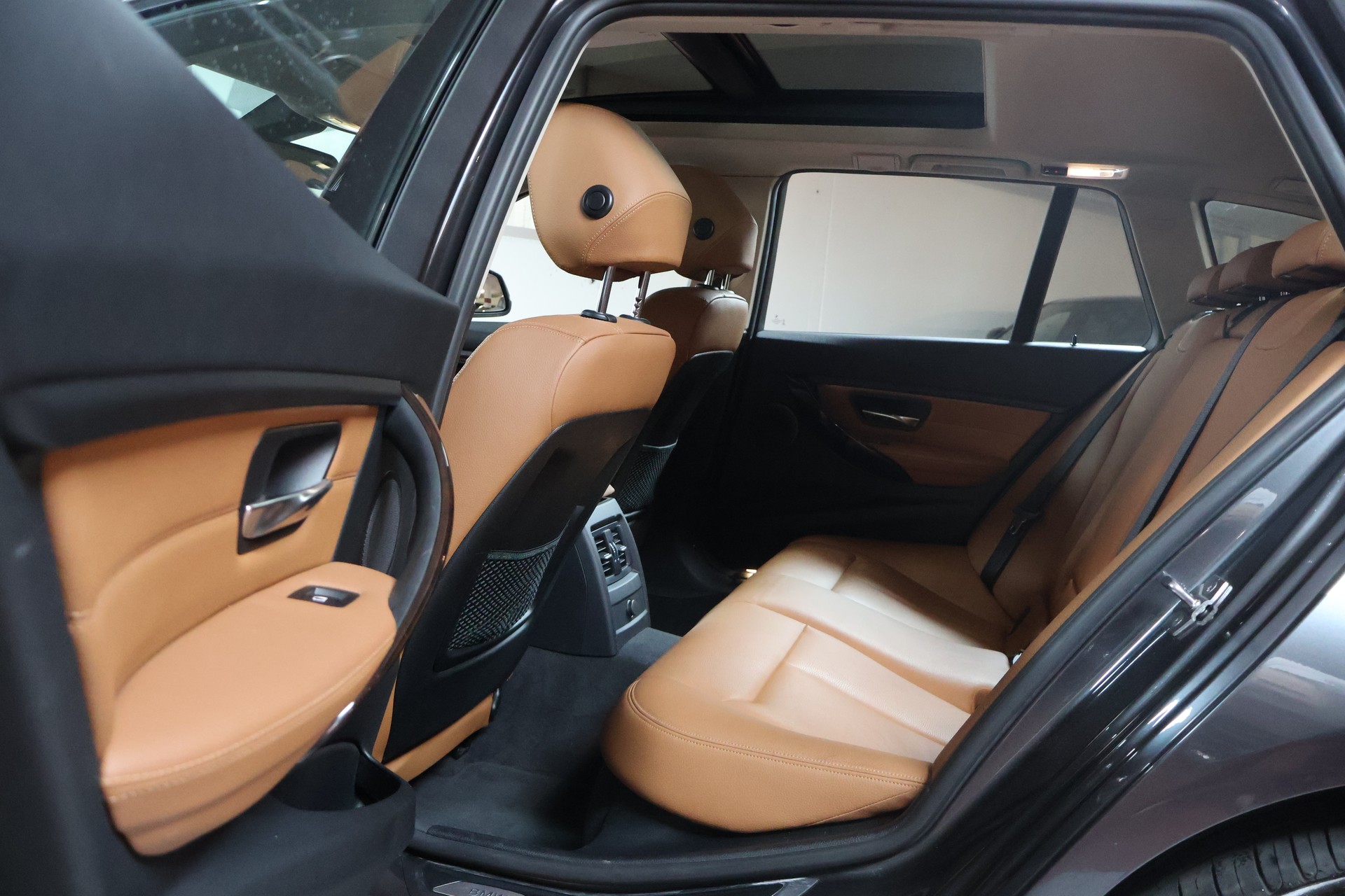 BMW 328i xDrive Touring Luxury Line Steptronic-image-16