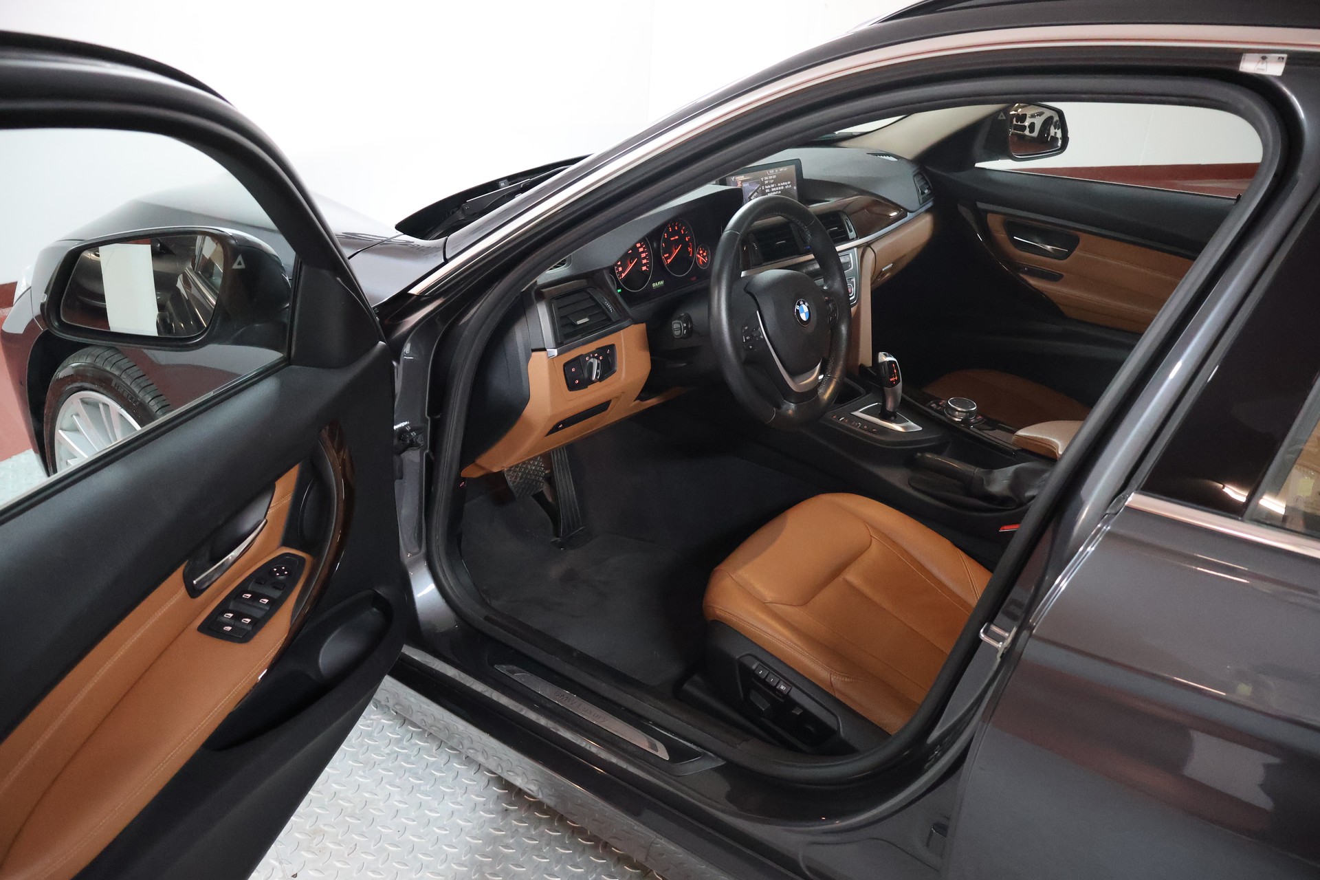 BMW 328i xDrive Touring Luxury Line Steptronic-image-5