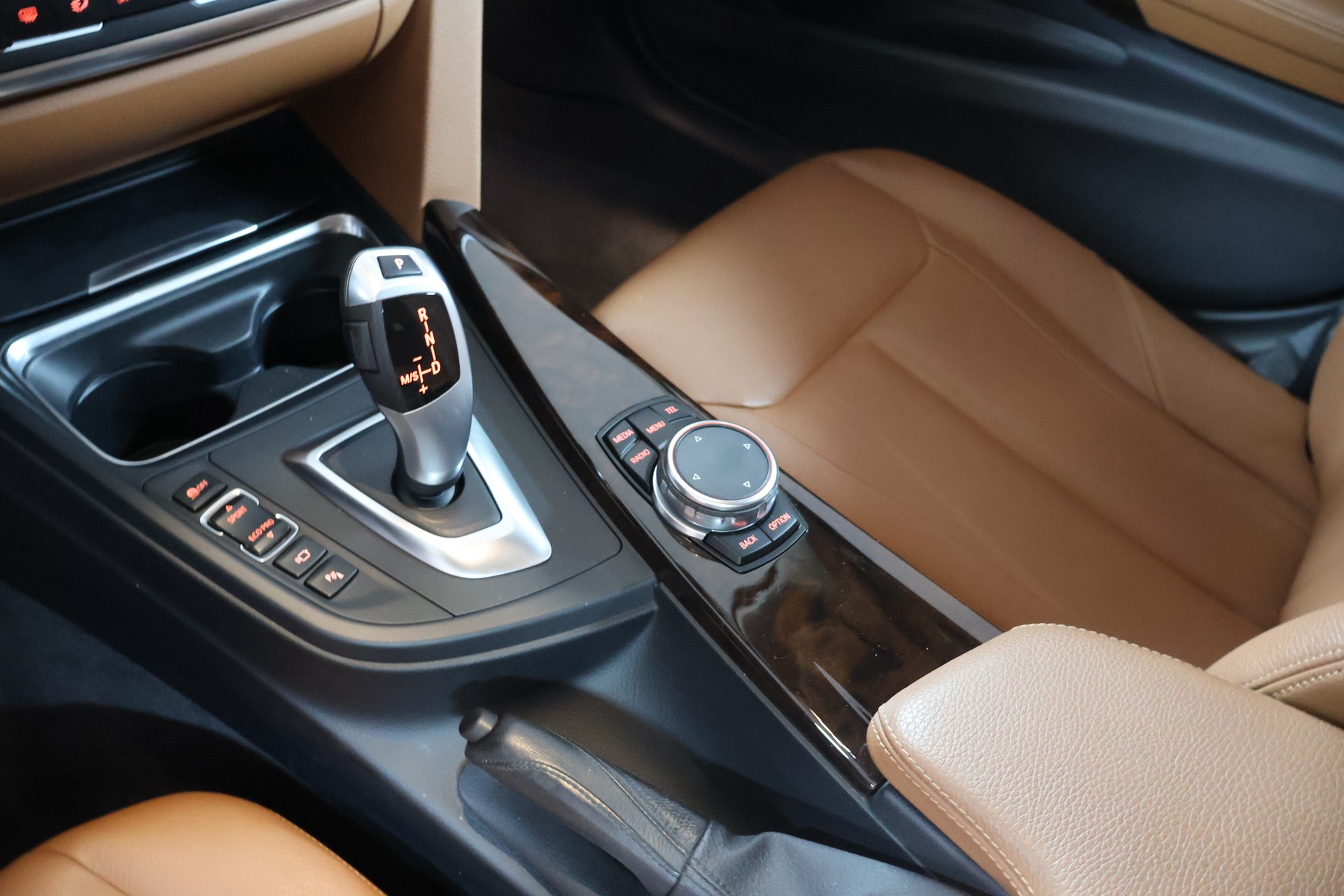 BMW 328i xDrive Touring Luxury Line Steptronic-image-11