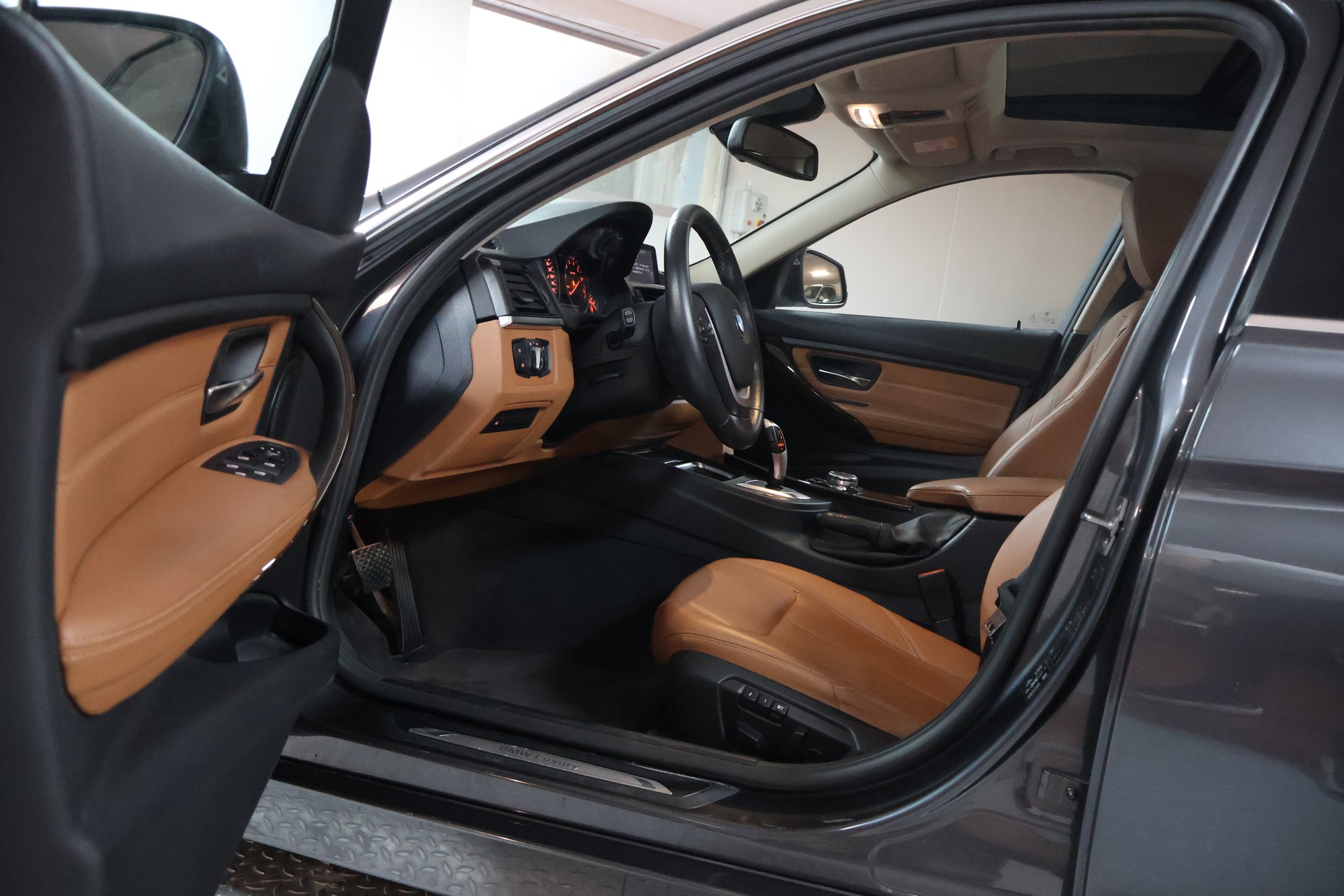 BMW 328i xDrive Touring Luxury Line Steptronic-image-6