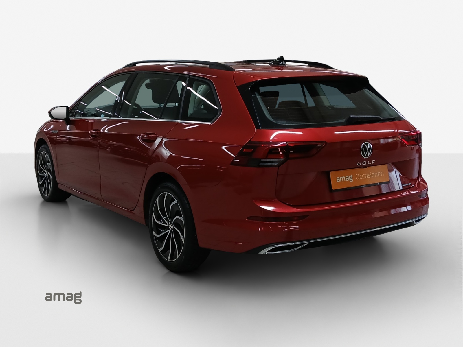 VW Golf Variant 2.0 TSI Style DSG 4Motion-image-2
