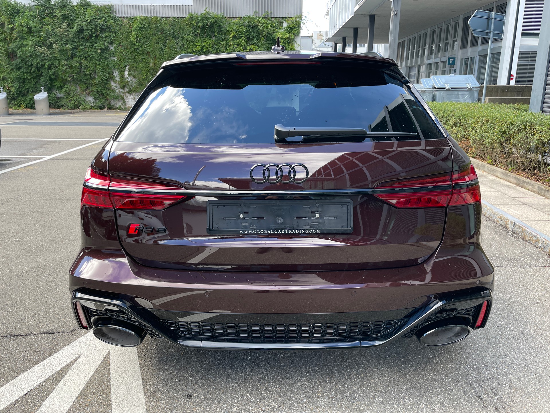 AUDI RS6 Avant 4.0 TFSI V8 quattro Individual Lackierung-showroom-element-3