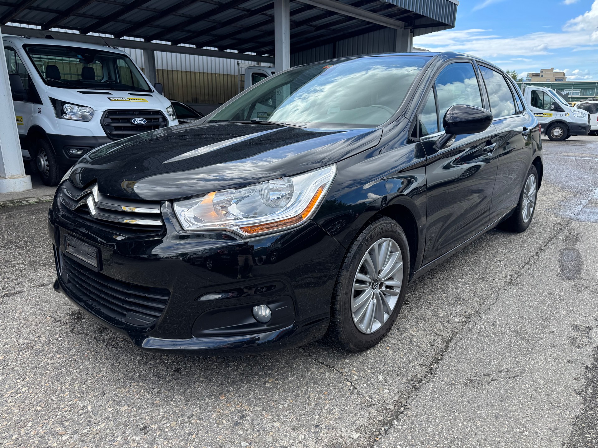 CITROEN C4 Berline 1.6 HDi Swiss Style-image-1