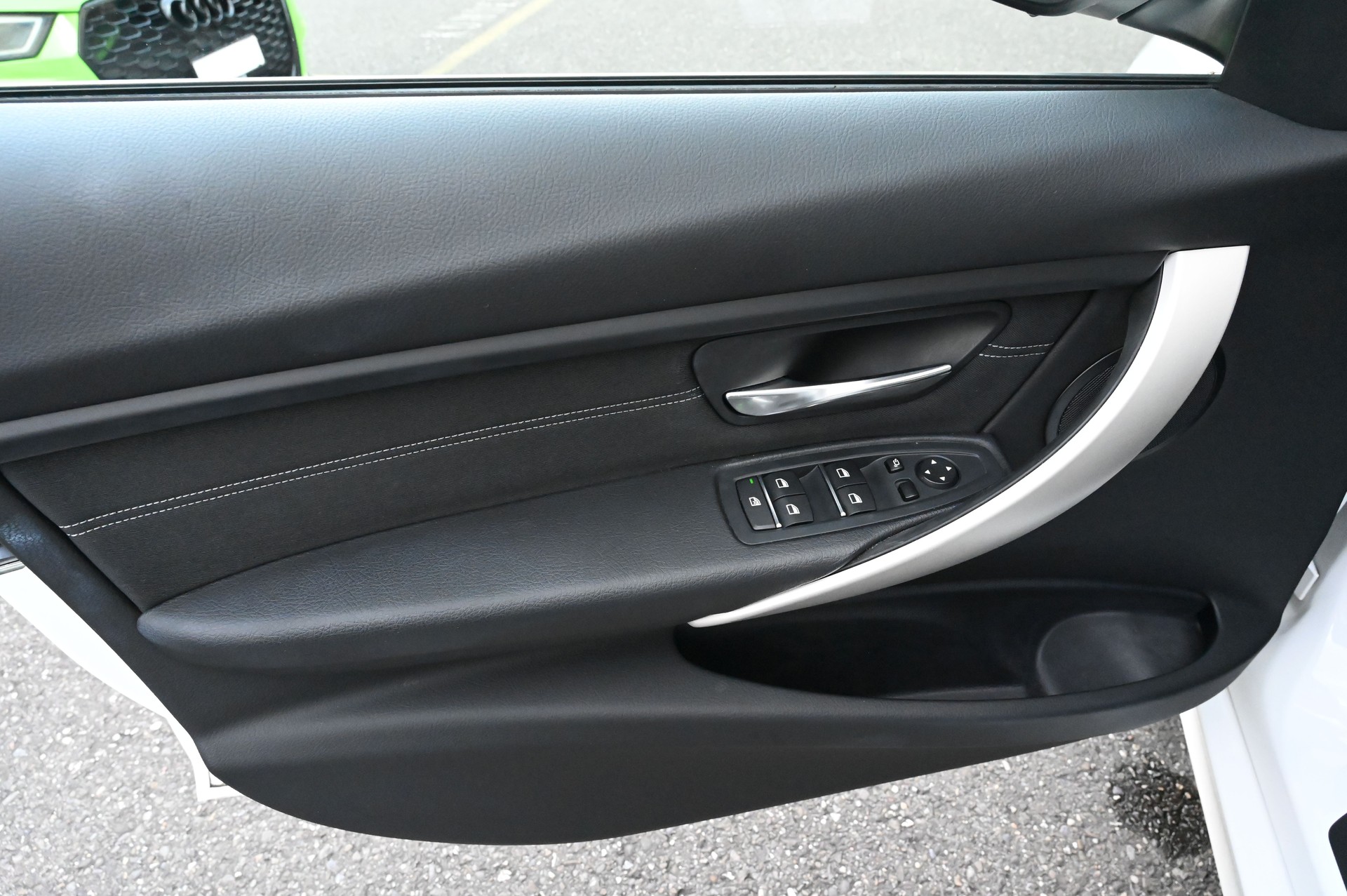 BMW 320i Steptronic-image-12