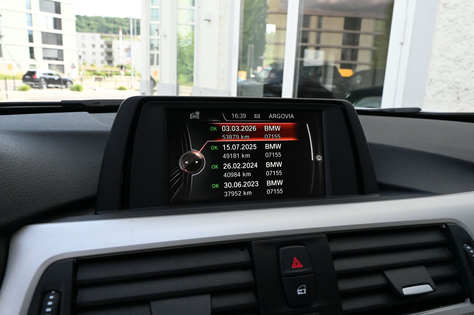 BMW 320i Steptronic-image-15