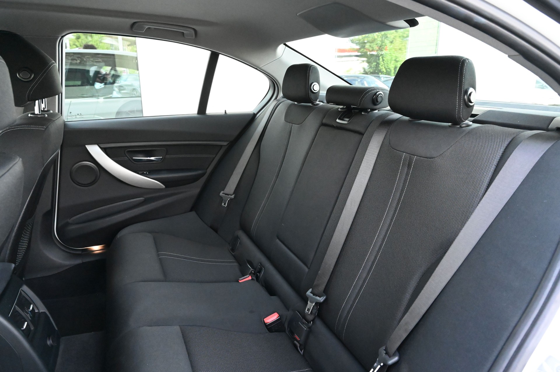 BMW 320i Steptronic-image-10