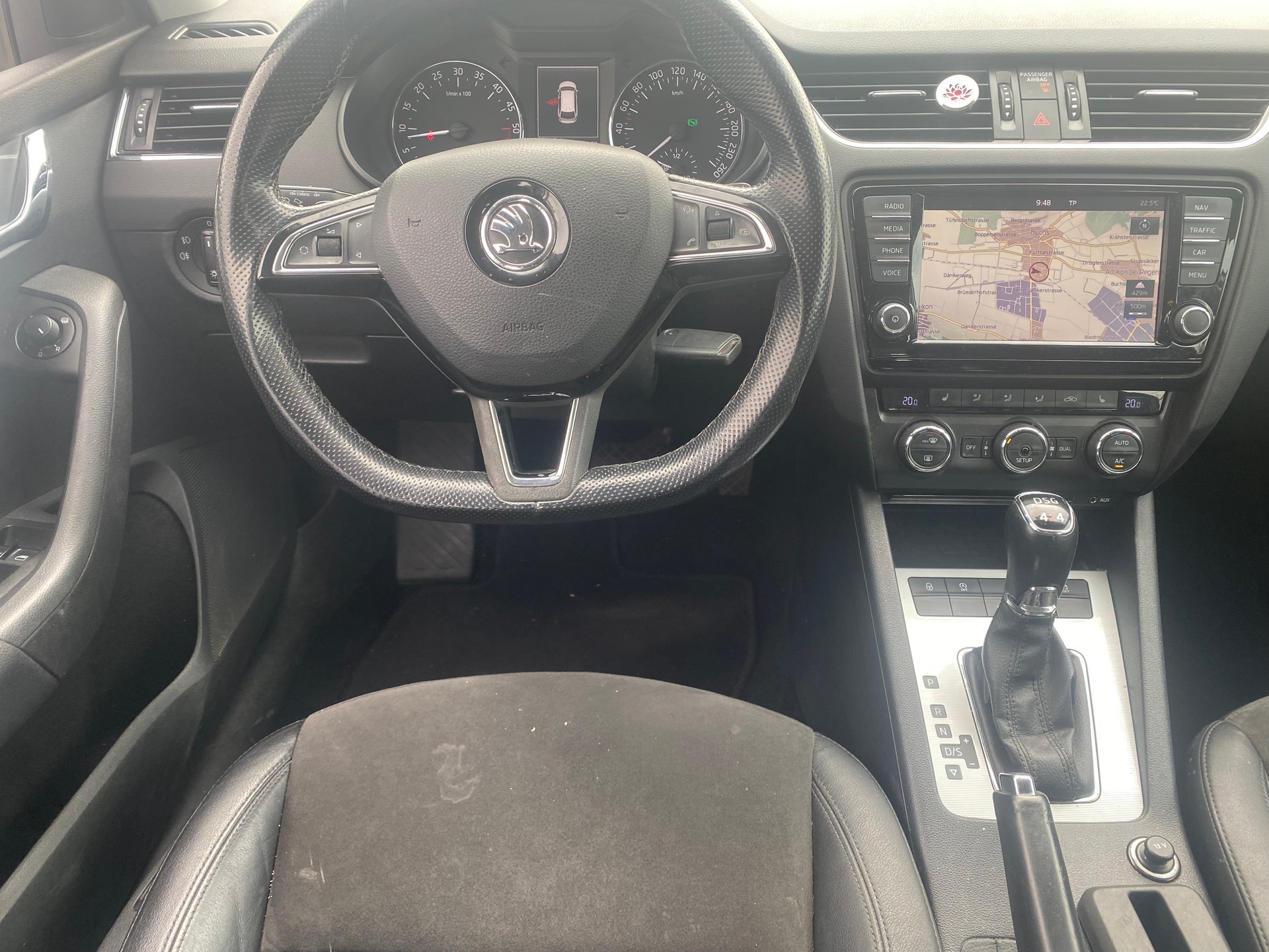 SKODA Octavia Combi 2.0 TDI Swiss Edition 4x4 DSG-image-8