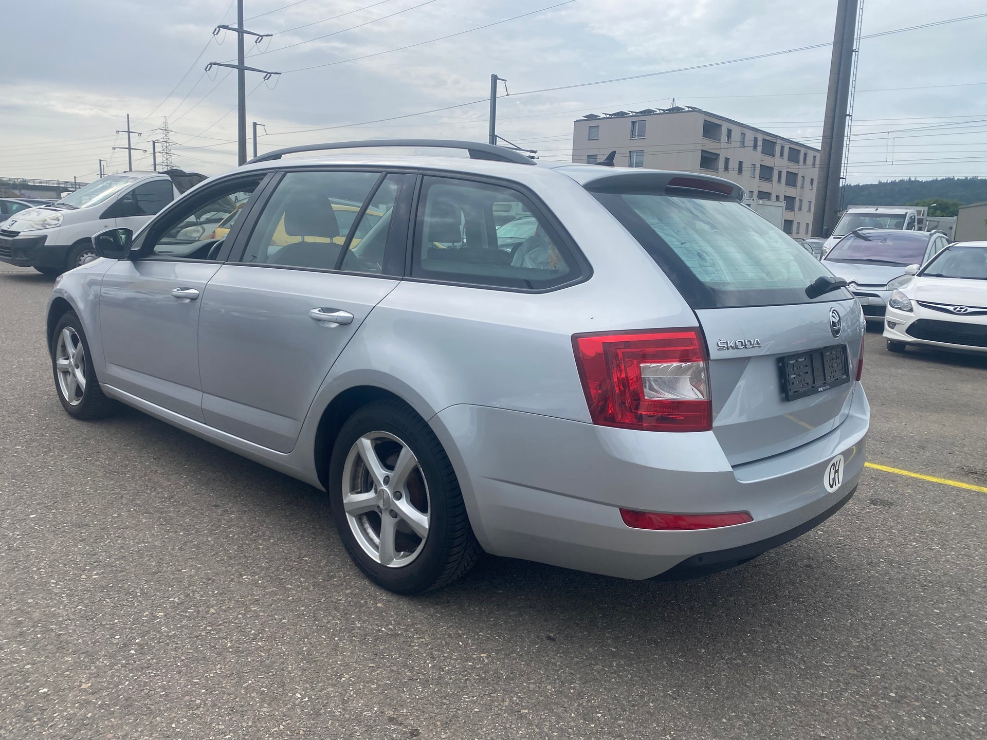 SKODA Octavia Combi 2.0 TDI Swiss Edition 4x4 DSG-image-6