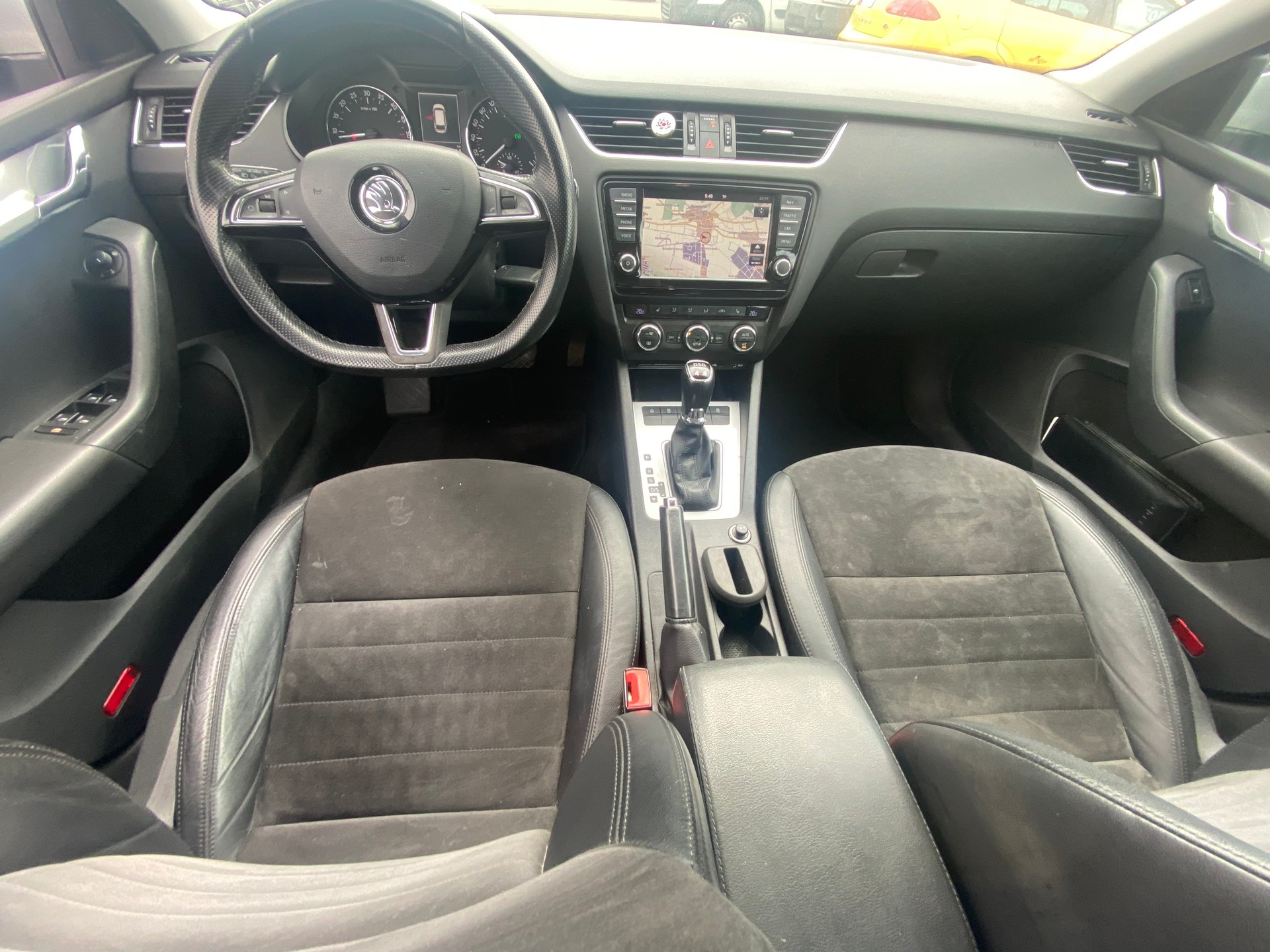 SKODA Octavia Combi 2.0 TDI Swiss Edition 4x4 DSG-image-9