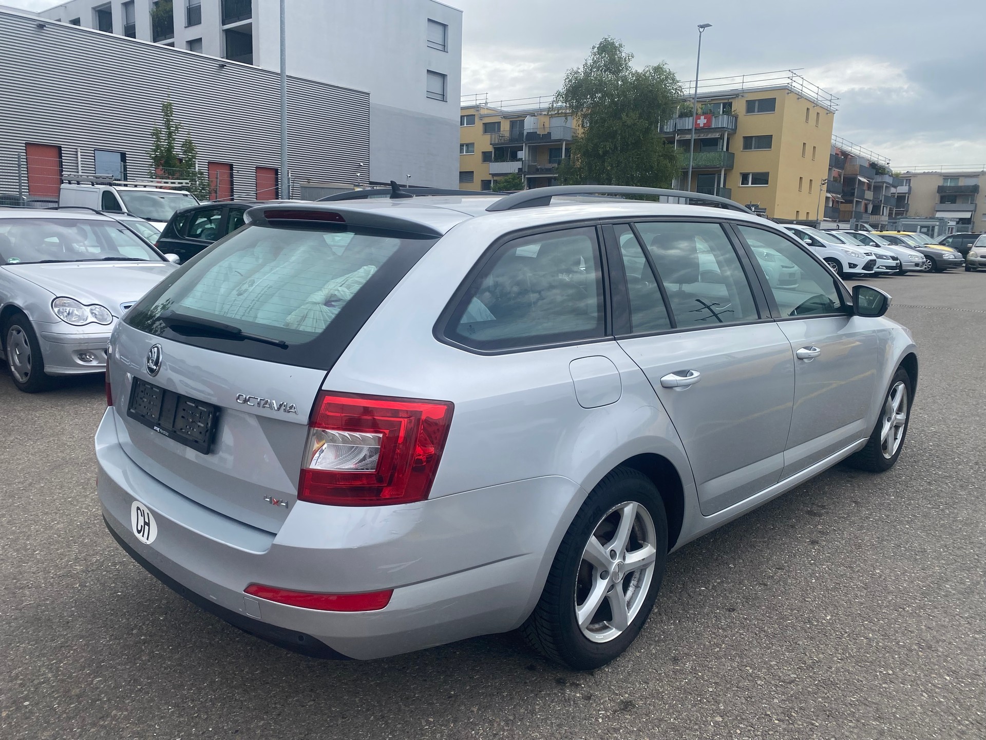 SKODA Octavia Combi 2.0 TDI Swiss Edition 4x4 DSG-image-5
