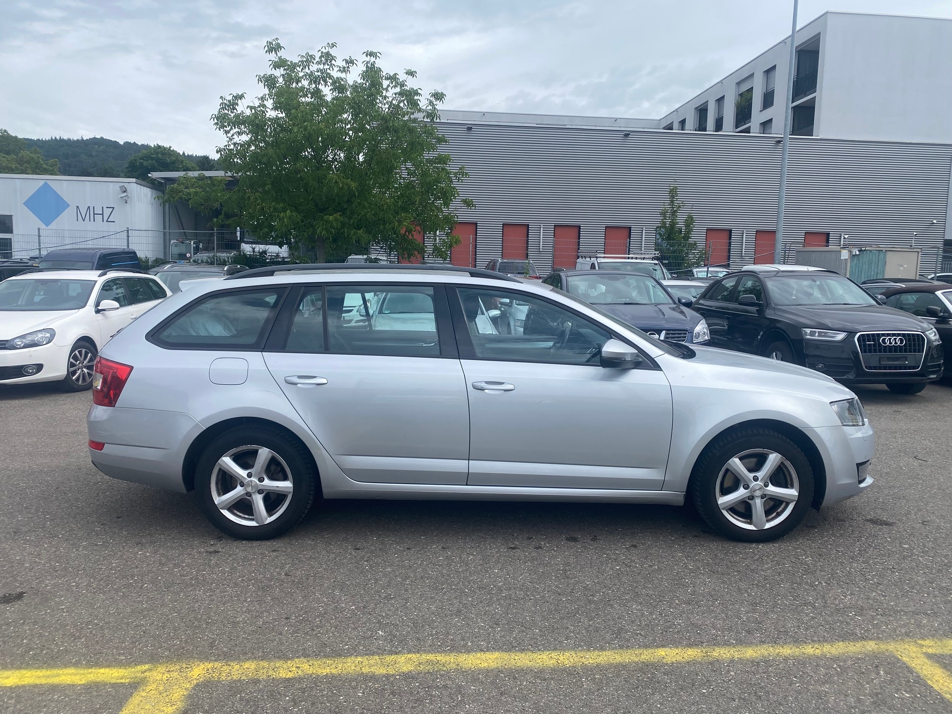 SKODA Octavia Combi 2.0 TDI Swiss Edition 4x4 DSG-image-3