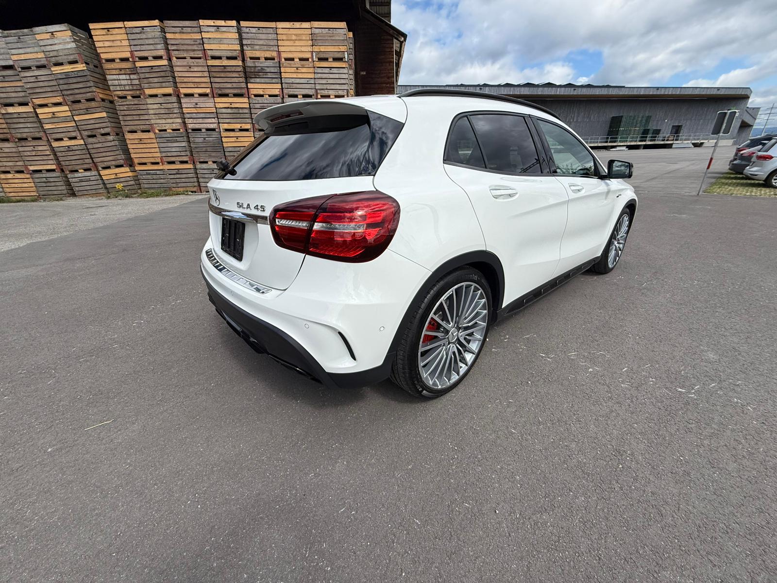 MERCEDES-BENZ GLA 45 AMG 4Matic 7G-DCT-image-2