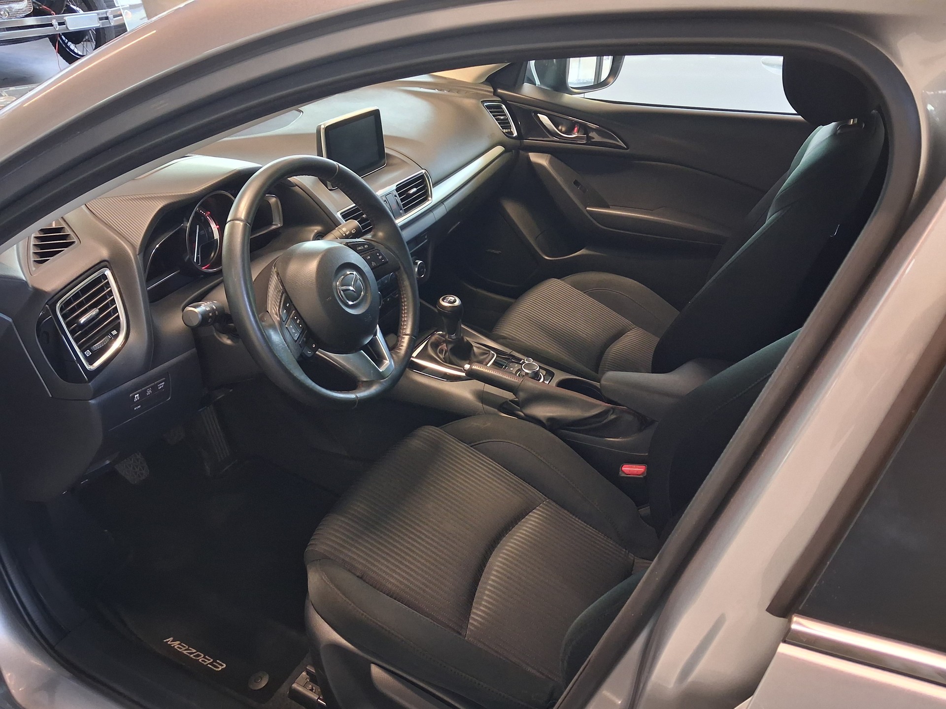 MAZDA 3 2.0 16V Revolution-image-4