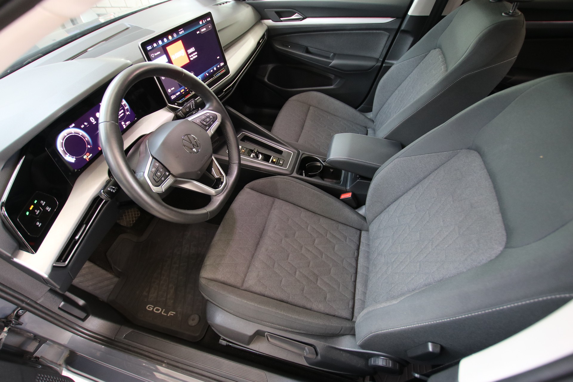 VW Golf 1.5 e TSI mHEV Life Plus DSG-image-11