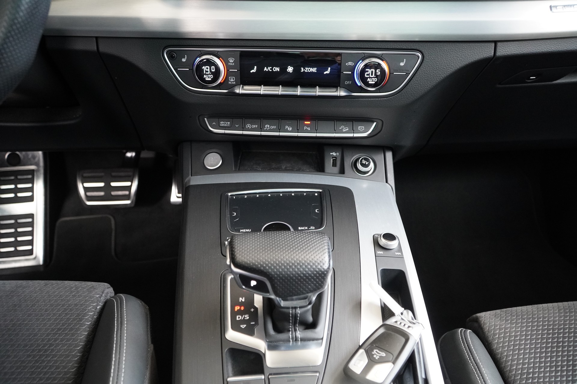 AUDI Q5 45 TFSI sport quattro S-tronic-image-25