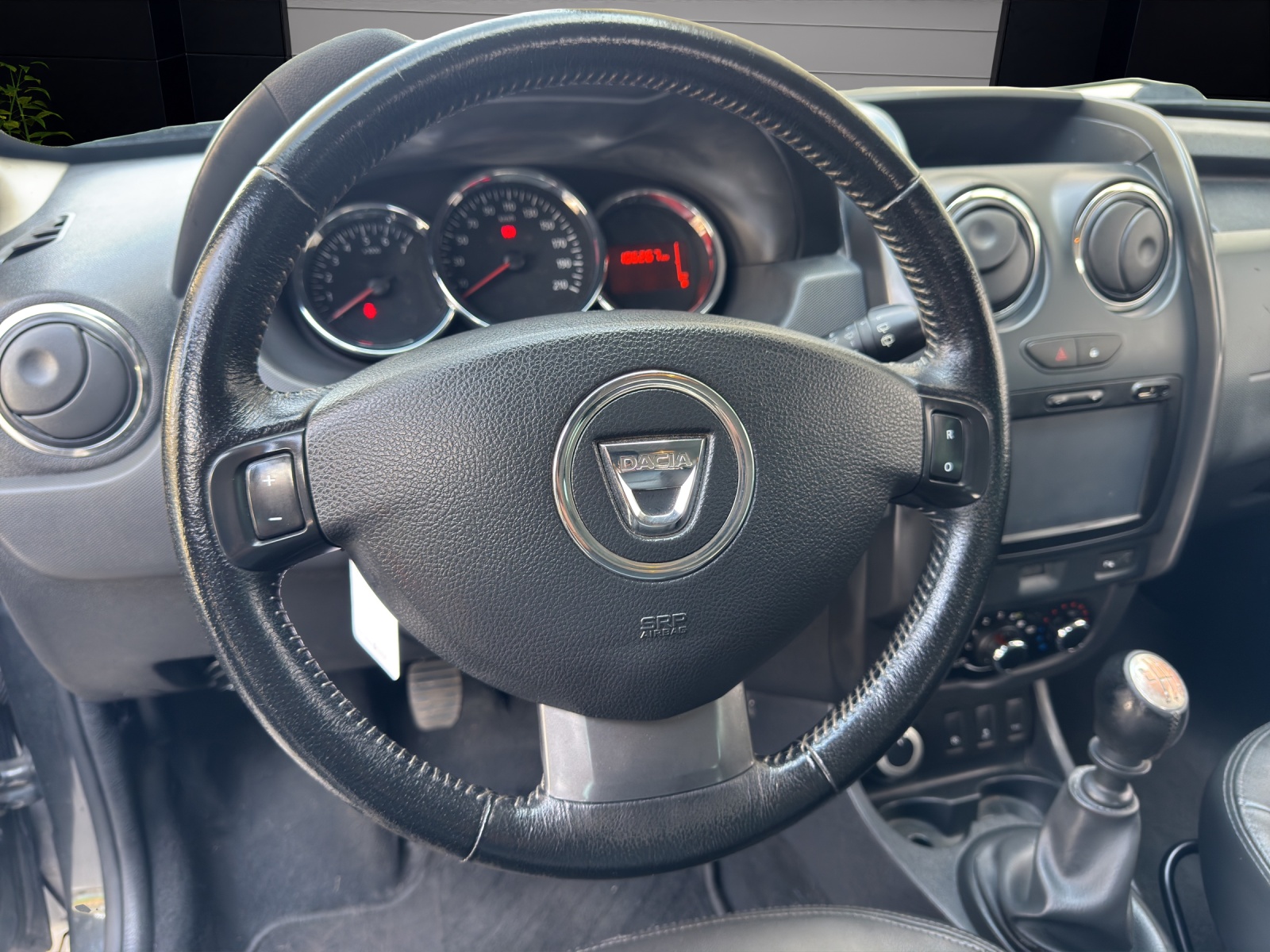 DACIA Duster 1.2 T Lauréate Dacia Duster 4x4 | Frisch MFK | Service & Steuerkette neu | Garantie-image-12