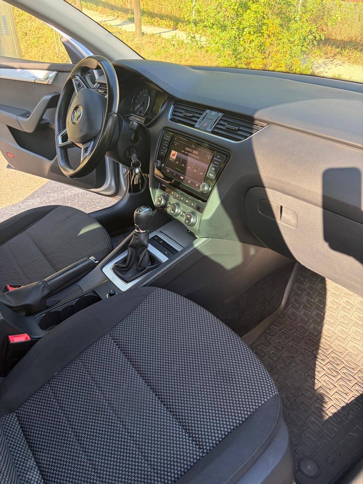 SKODA Octavia Combi 1.6 TDI GreenLine-image-5