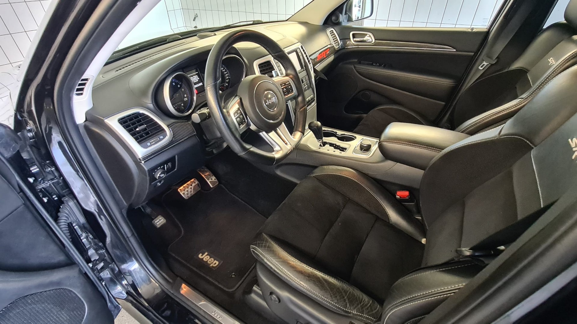JEEP Grand Cherokee 6.4 SRT8 Automatic-image-4