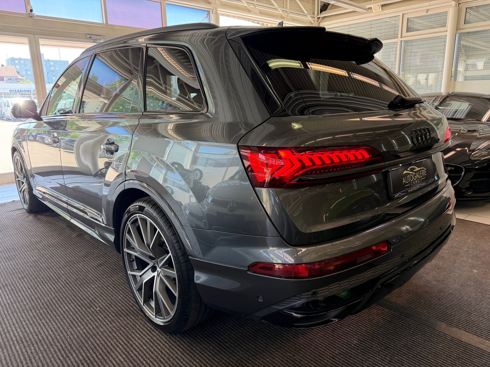 AUDI Q7 55 TFSI S Line quattro | CH | NP: 150K | Alle Service | AHK | Pano | Standhei. | Matrix | 22" | 7 Sitzer |-image-27