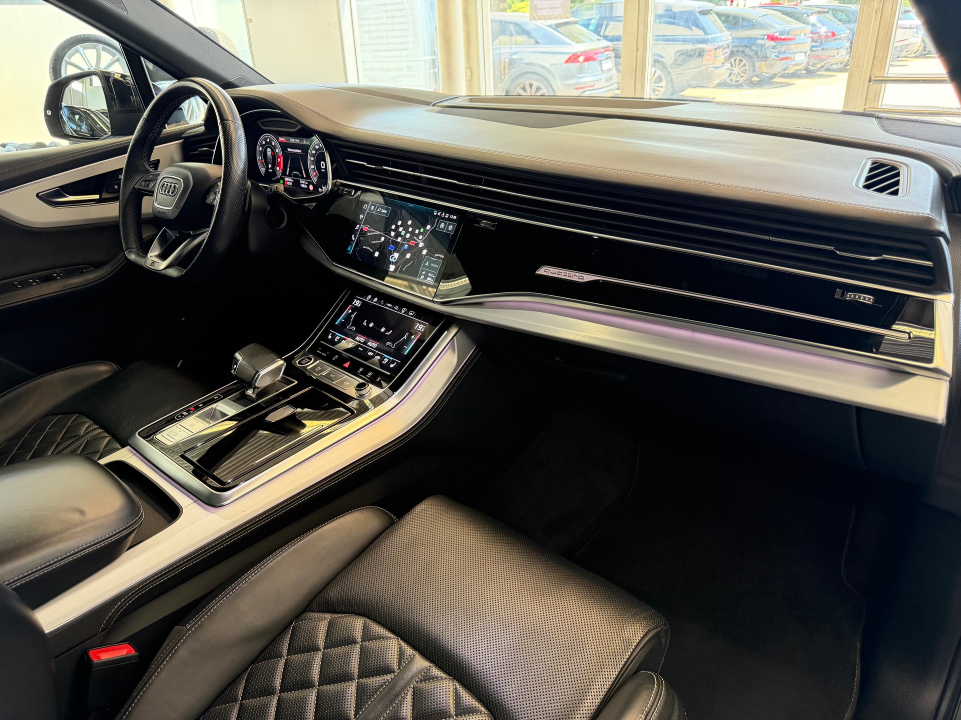 AUDI Q7 55 TFSI S Line quattro | CH | NP: 150K | Alle Service | AHK | Pano | Standhei. | Matrix | 22" | 7 Sitzer |-image-36