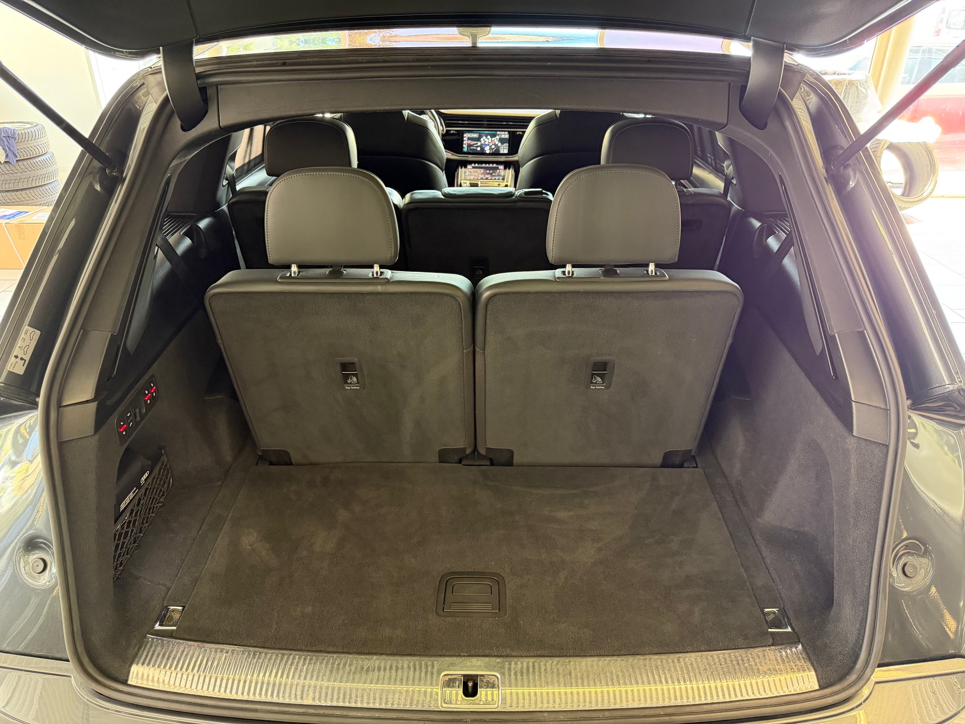 AUDI Q7 55 TFSI S Line quattro | CH | NP: 150K | Alle Service | AHK | Pano | Standhei. | Matrix | 22" | 7 Sitzer |-image-28