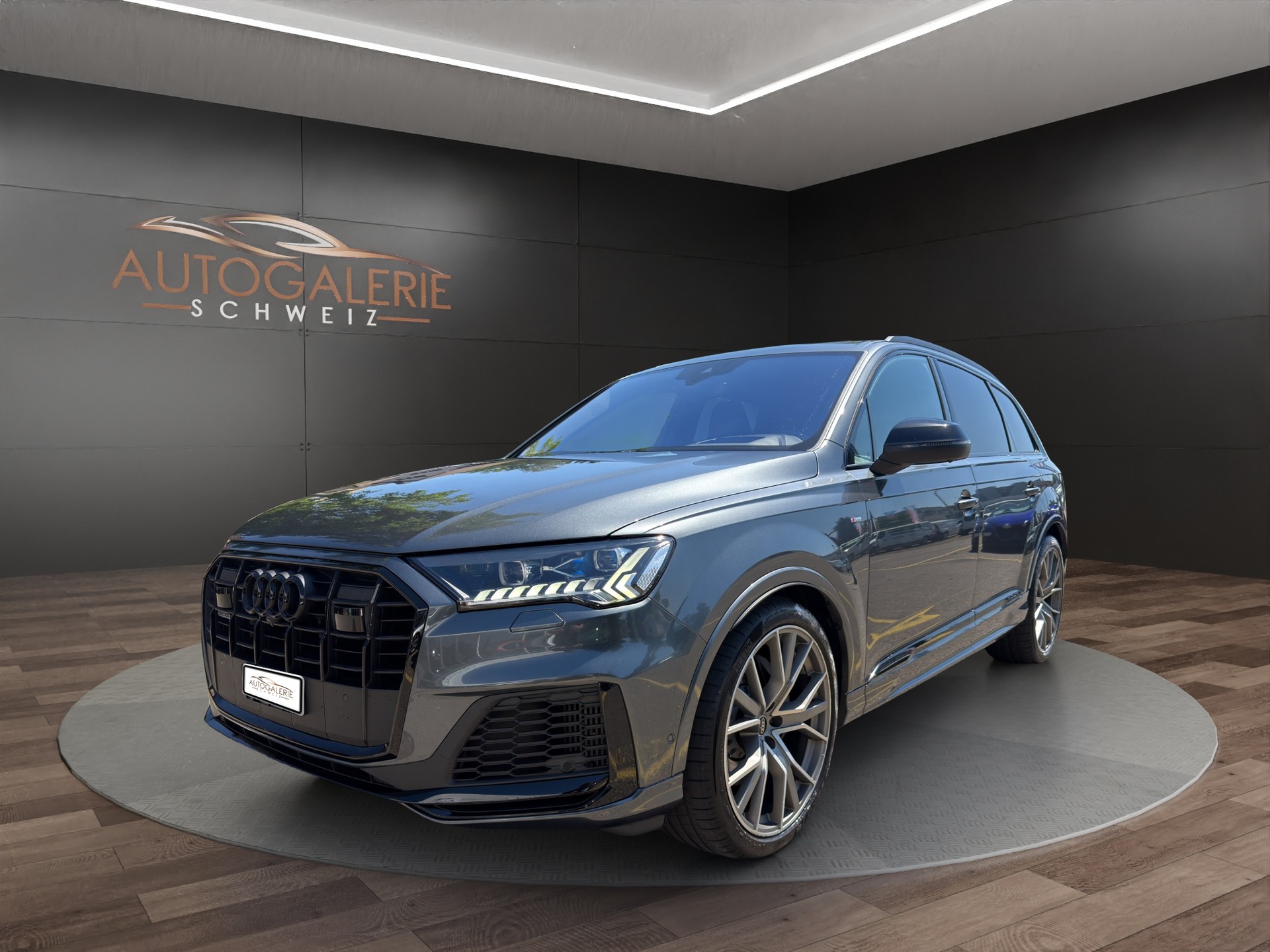 AUDI Q7 55 TFSI S Line quattro | CH | NP: 150K | Alle Service | AHK | Pano | Standhei. | Matrix | 22" | 7 Sitzer |