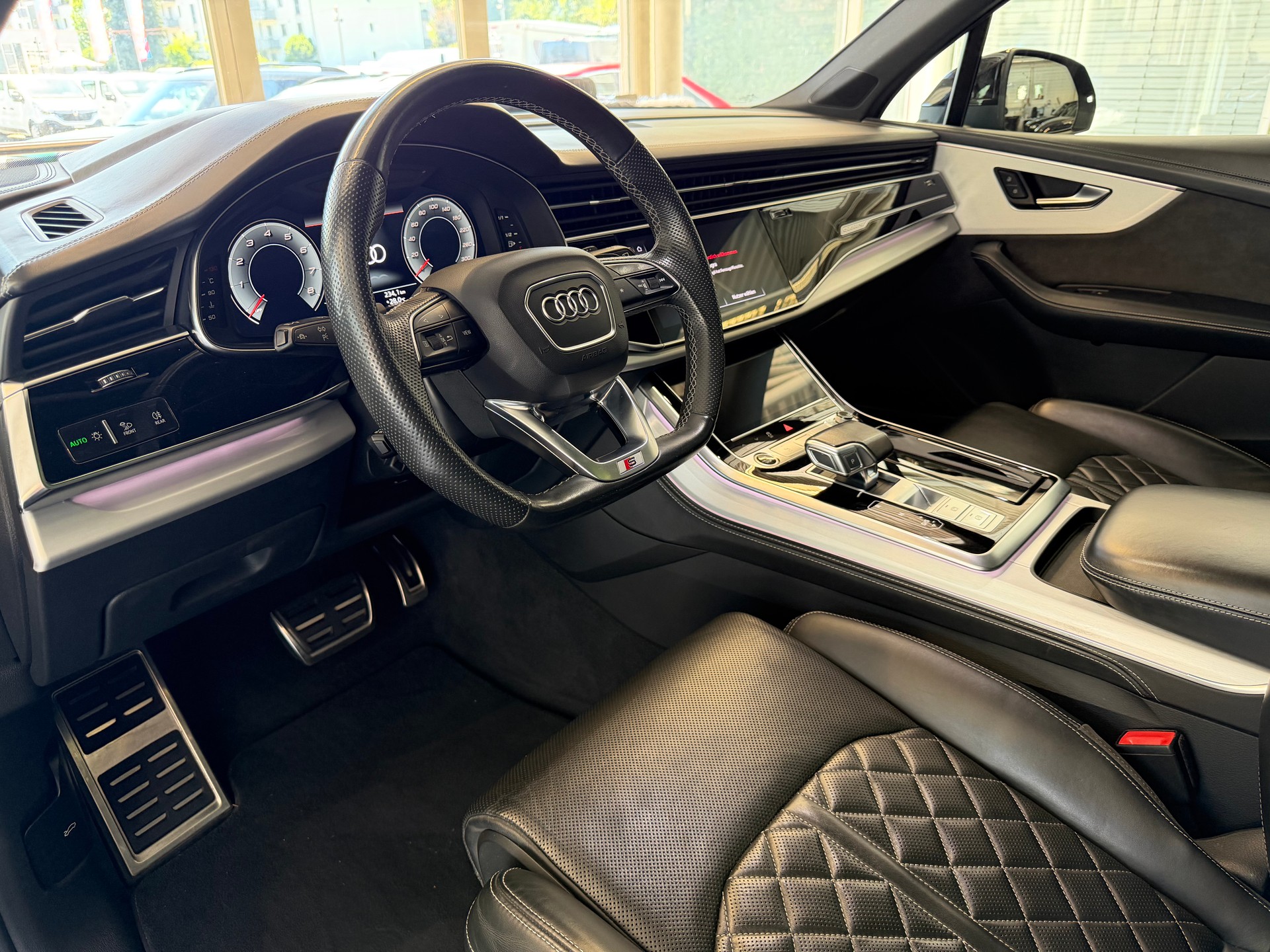 AUDI Q7 55 TFSI S Line quattro | CH | NP: 150K | Alle Service | AHK | Pano | Standhei. | Matrix | 22" | 7 Sitzer |-image-11