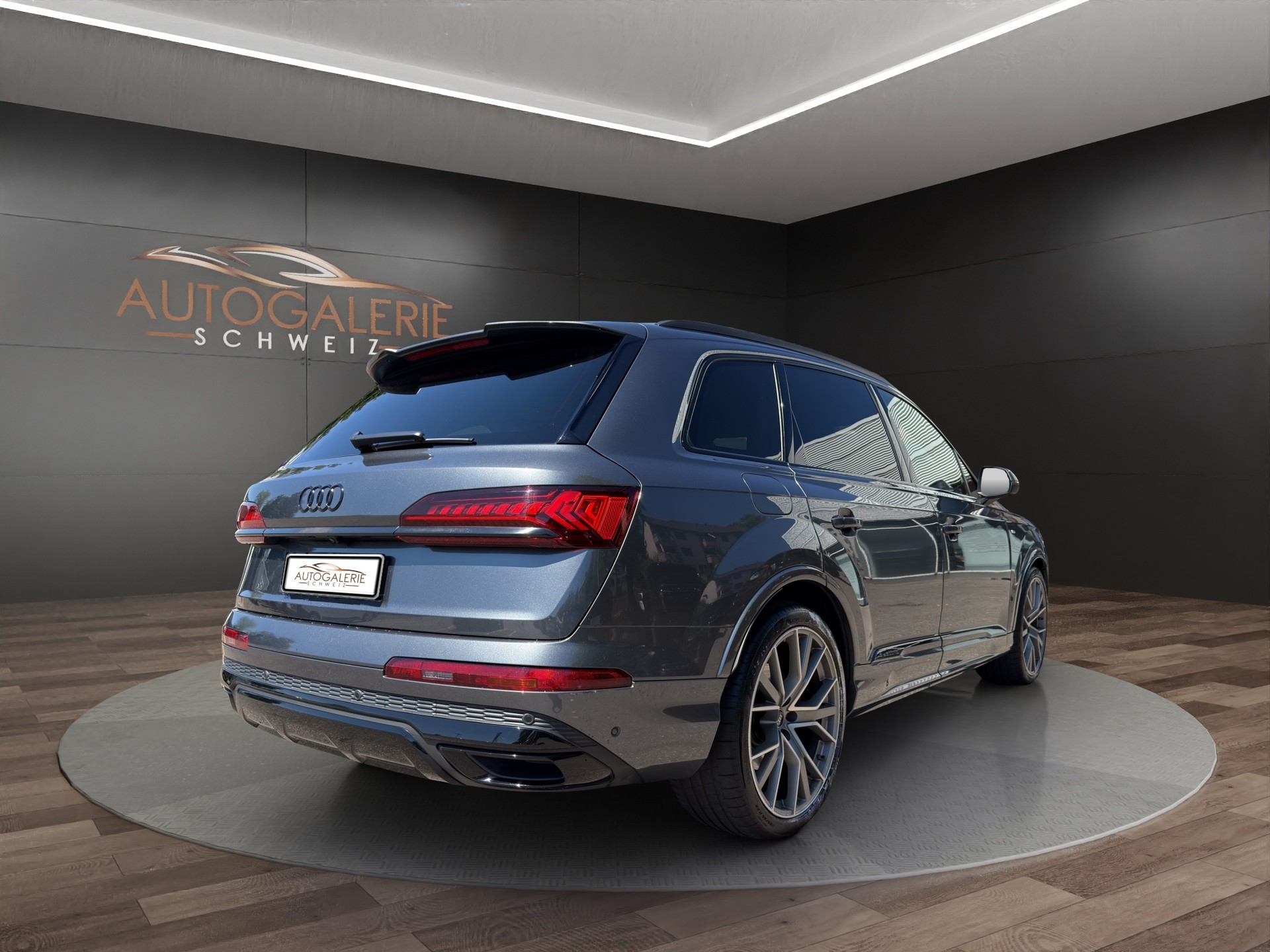 AUDI Q7 55 TFSI S Line quattro | CH | NP: 150K | Alle Service | AHK | Pano | Standhei. | Matrix | 22" | 7 Sitzer |-image-4