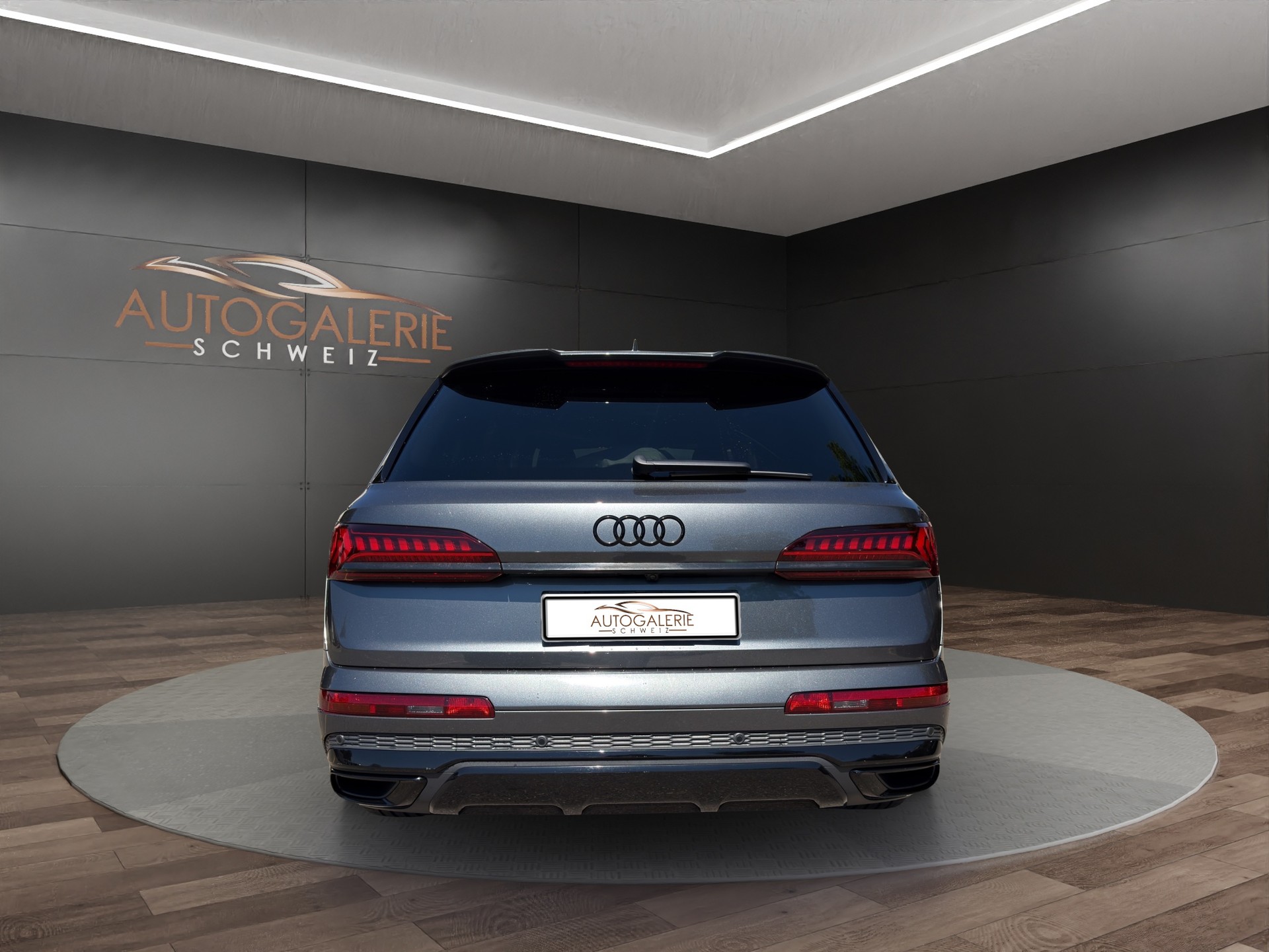 AUDI Q7 55 TFSI S Line quattro | CH | NP: 150K | Alle Service | AHK | Pano | Standhei. | Matrix | 22" | 7 Sitzer |-showroom-element-3