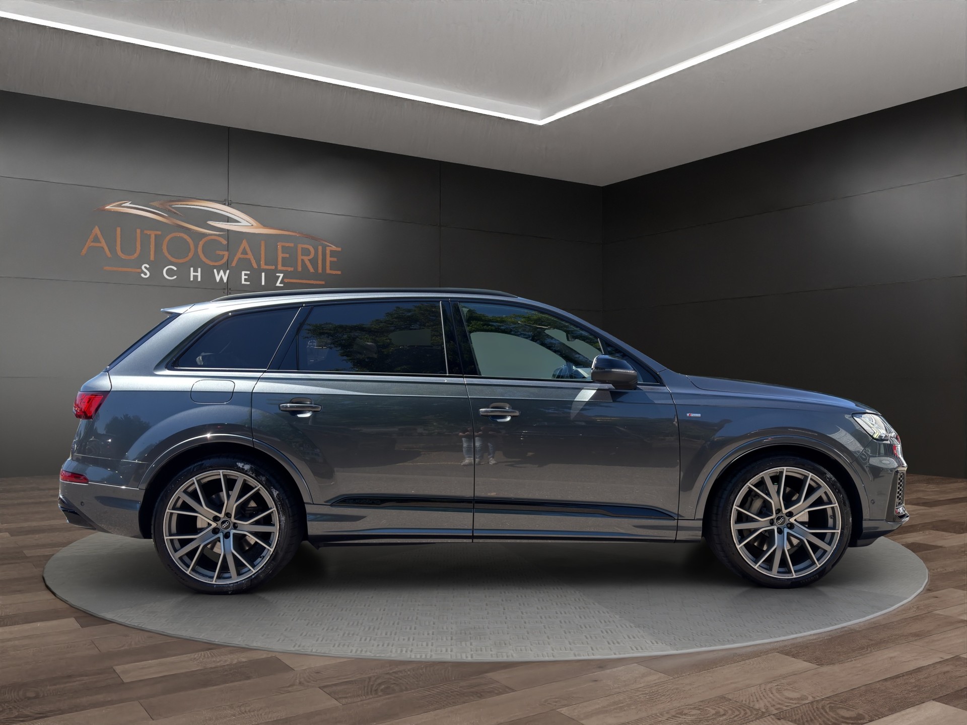 AUDI Q7 55 TFSI S Line quattro | CH | NP: 150K | Alle Service | AHK | Pano | Standhei. | Matrix | 22" | 7 Sitzer |-image-5