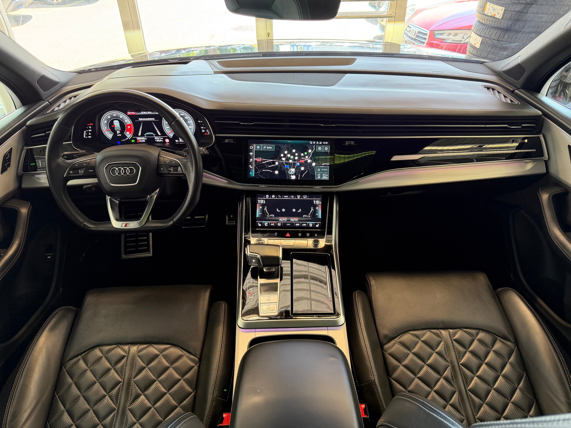 AUDI Q7 55 TFSI S Line quattro | CH | NP: 150K | Alle Service | AHK | Pano | Standhei. | Matrix | 22" | 7 Sitzer |-image-24